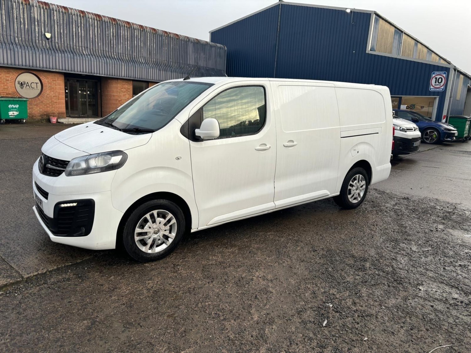 Vauxhall Vivaro Listing Image