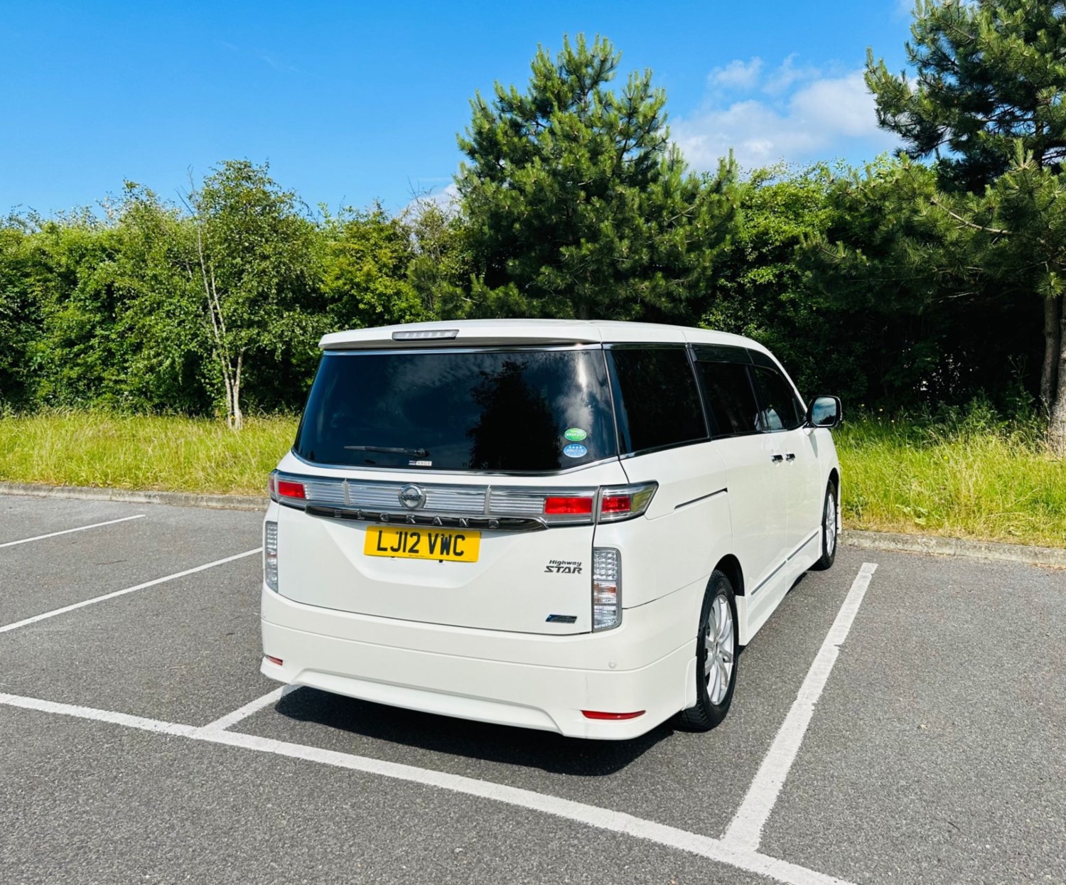 Nissan Elgrand Listing Image