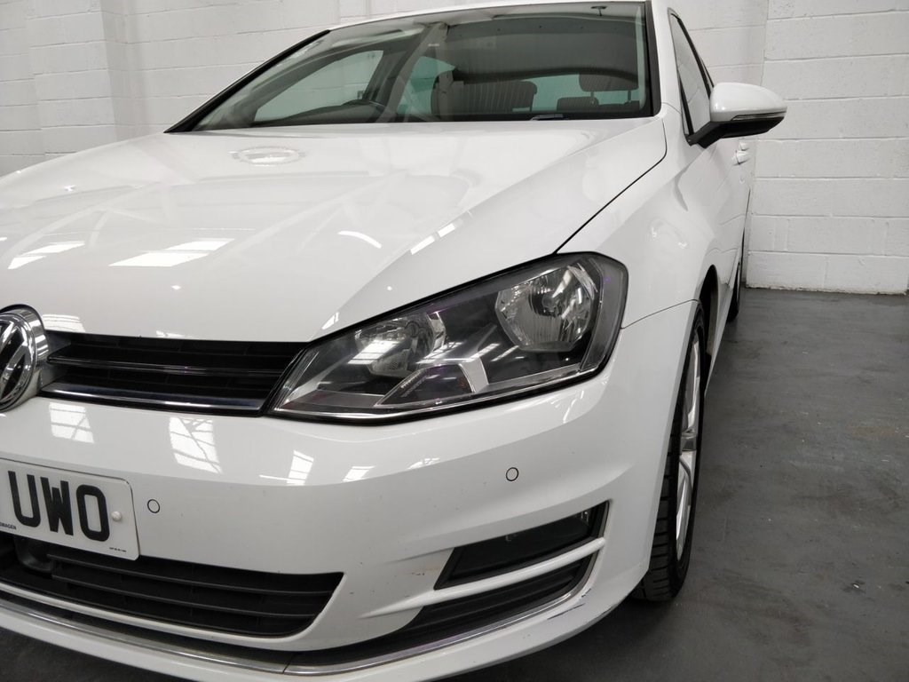 Volkswagen Golf Listing Image