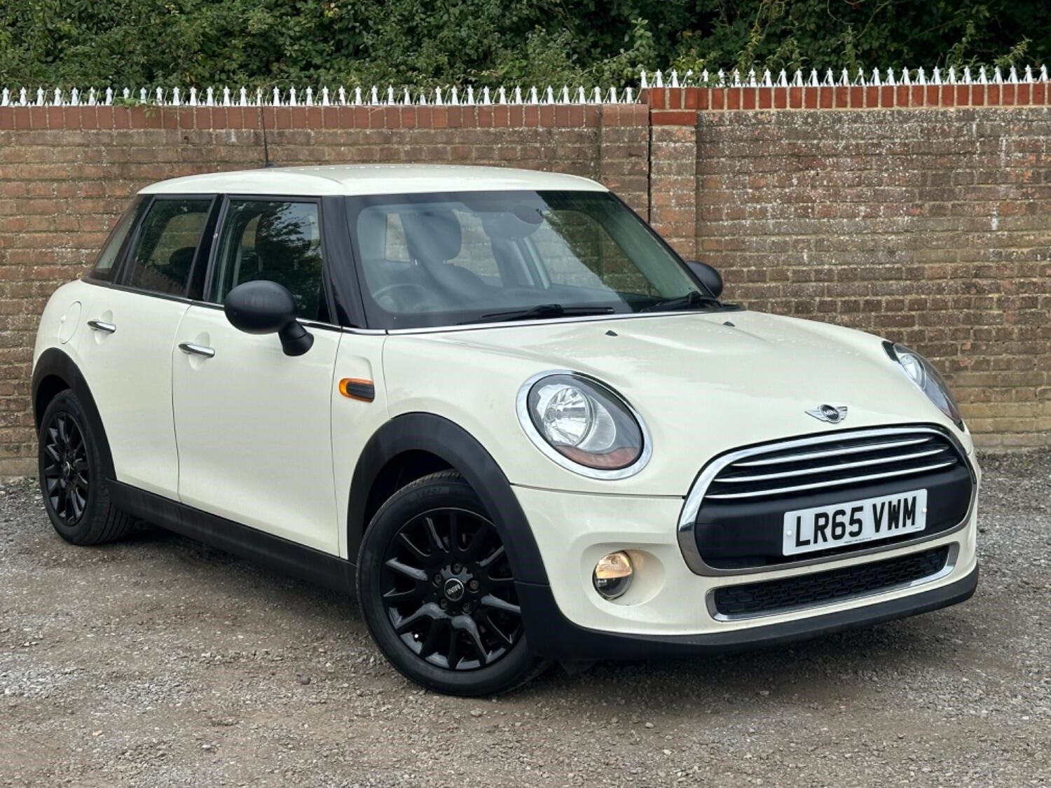 MINI Hatch Listing Image