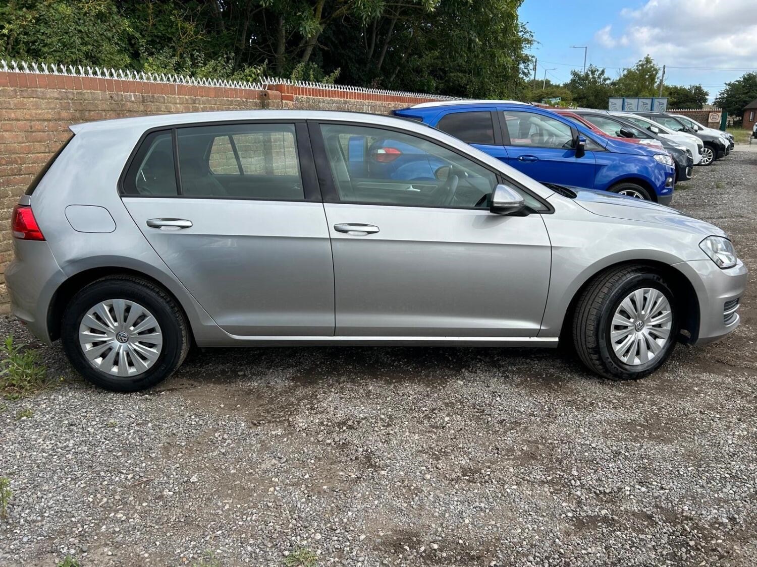 Volkswagen Golf Listing Image