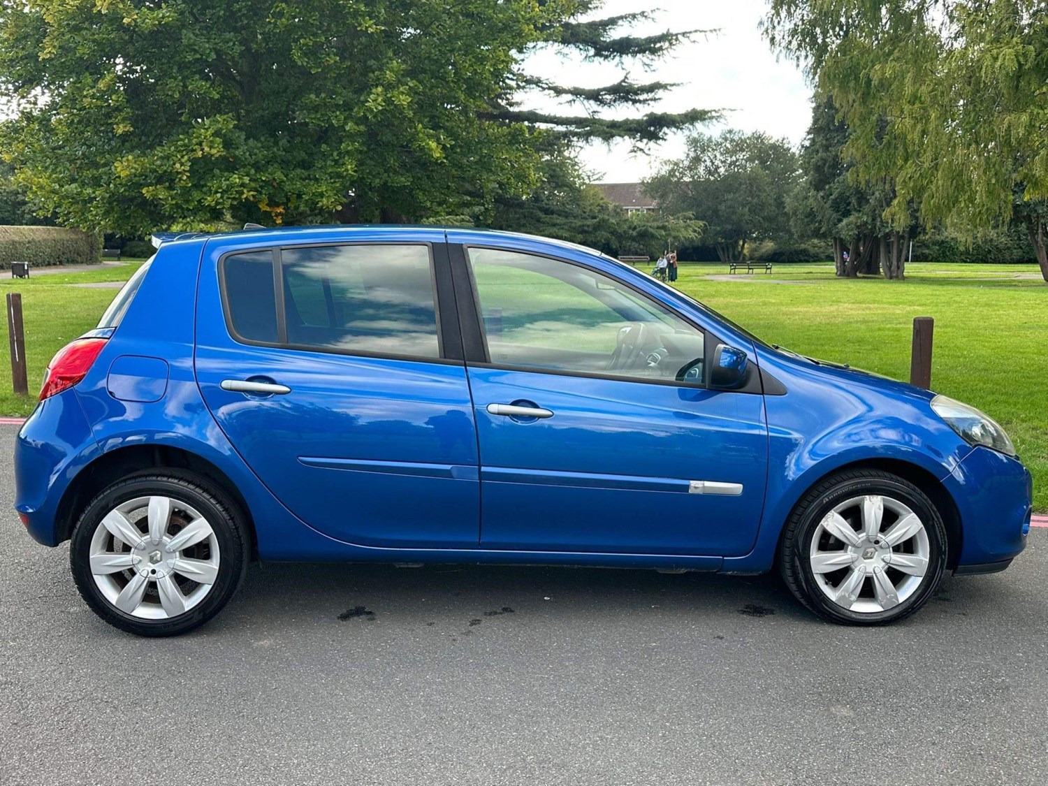 Renault Clio Listing Image