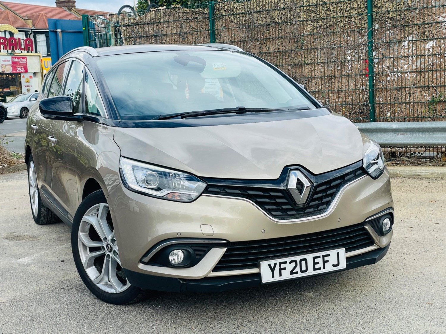 Renault Grand Scenic Listing Image