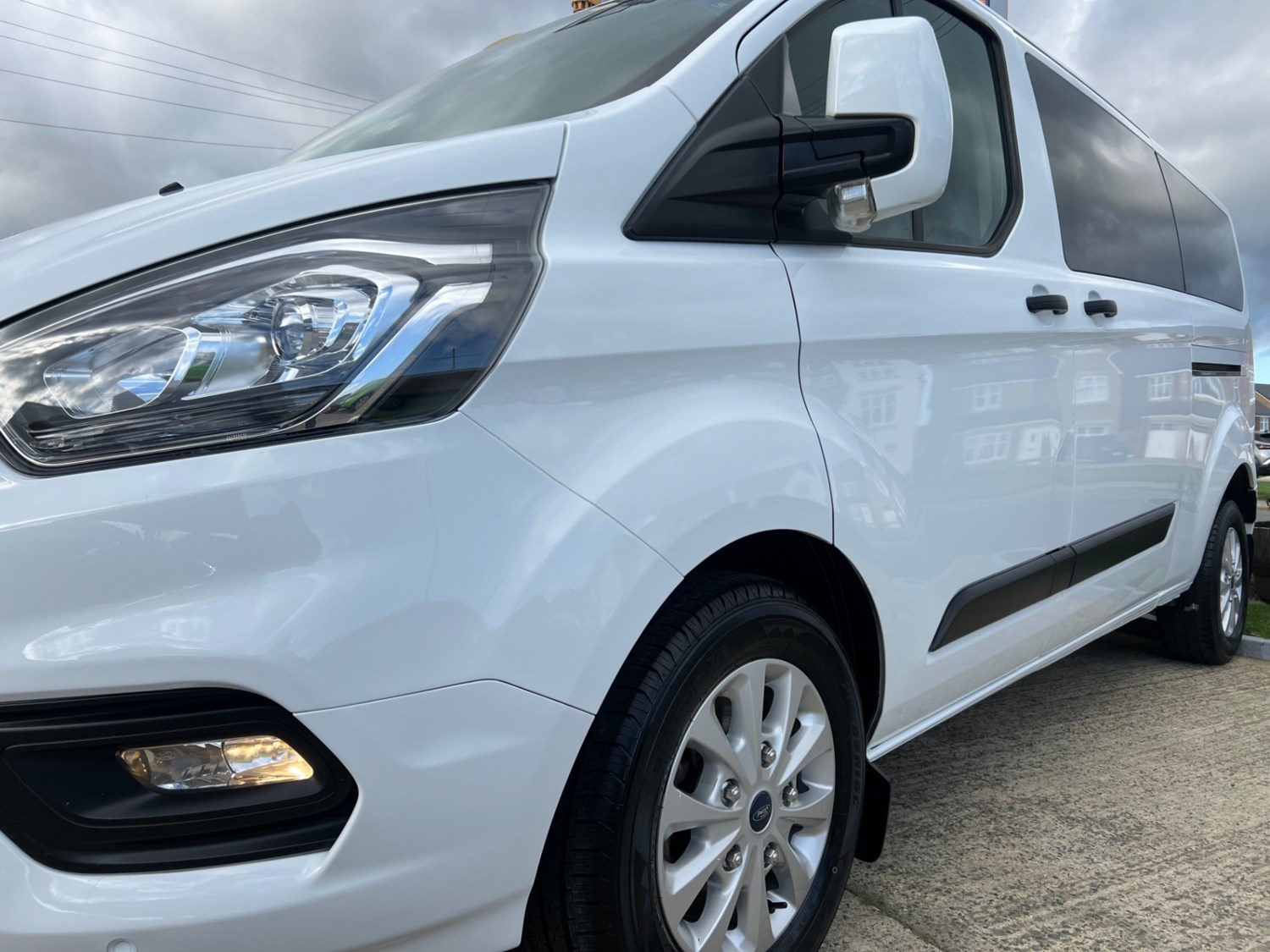 Ford Transit Custom Listing Image