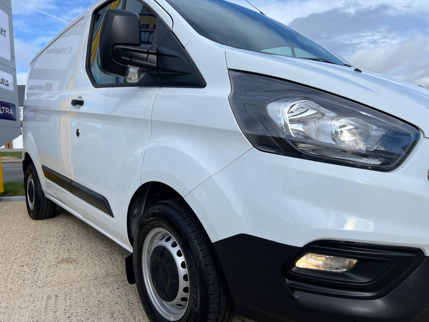 Ford Transit Custom Listing Image