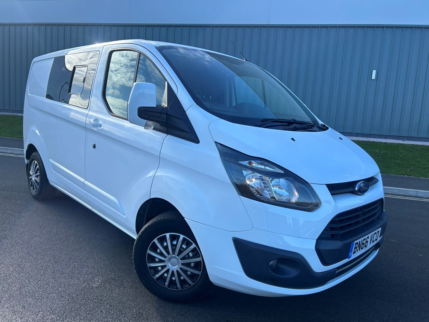 Ford Transit Custom Listing Image