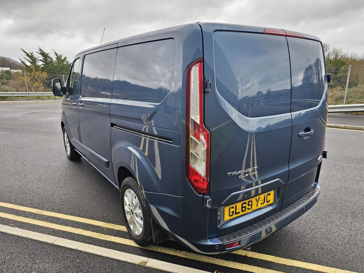 Ford Transit Custom Listing Image