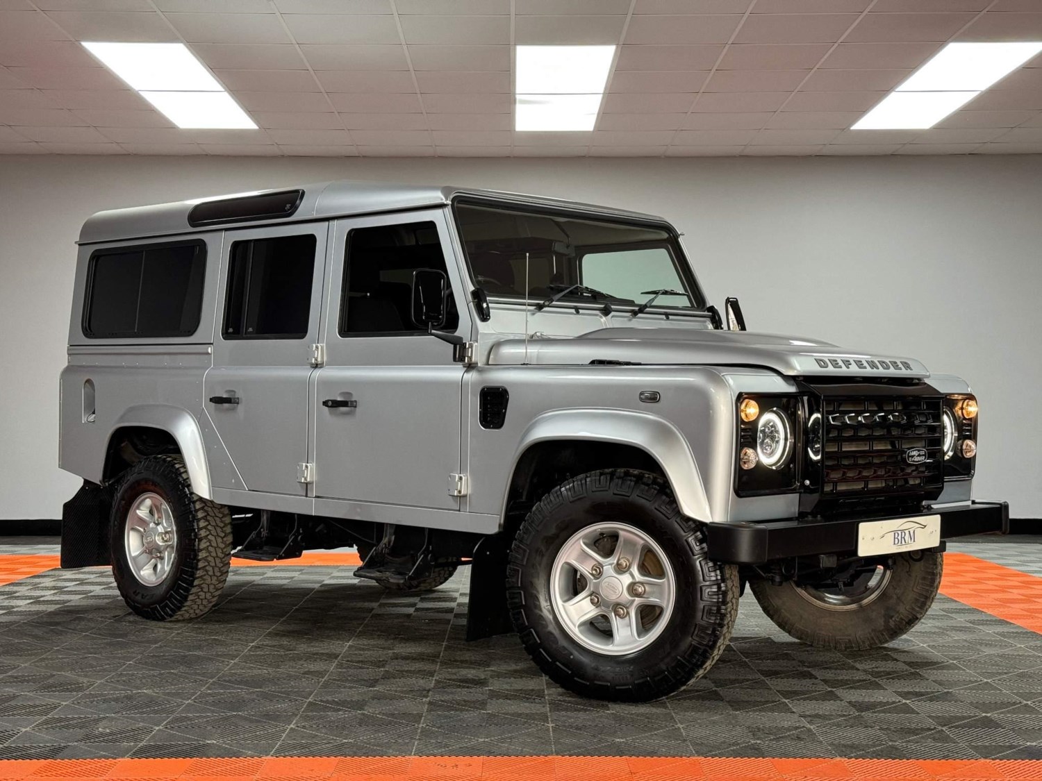 Land Rover Defender 110 Listing Image