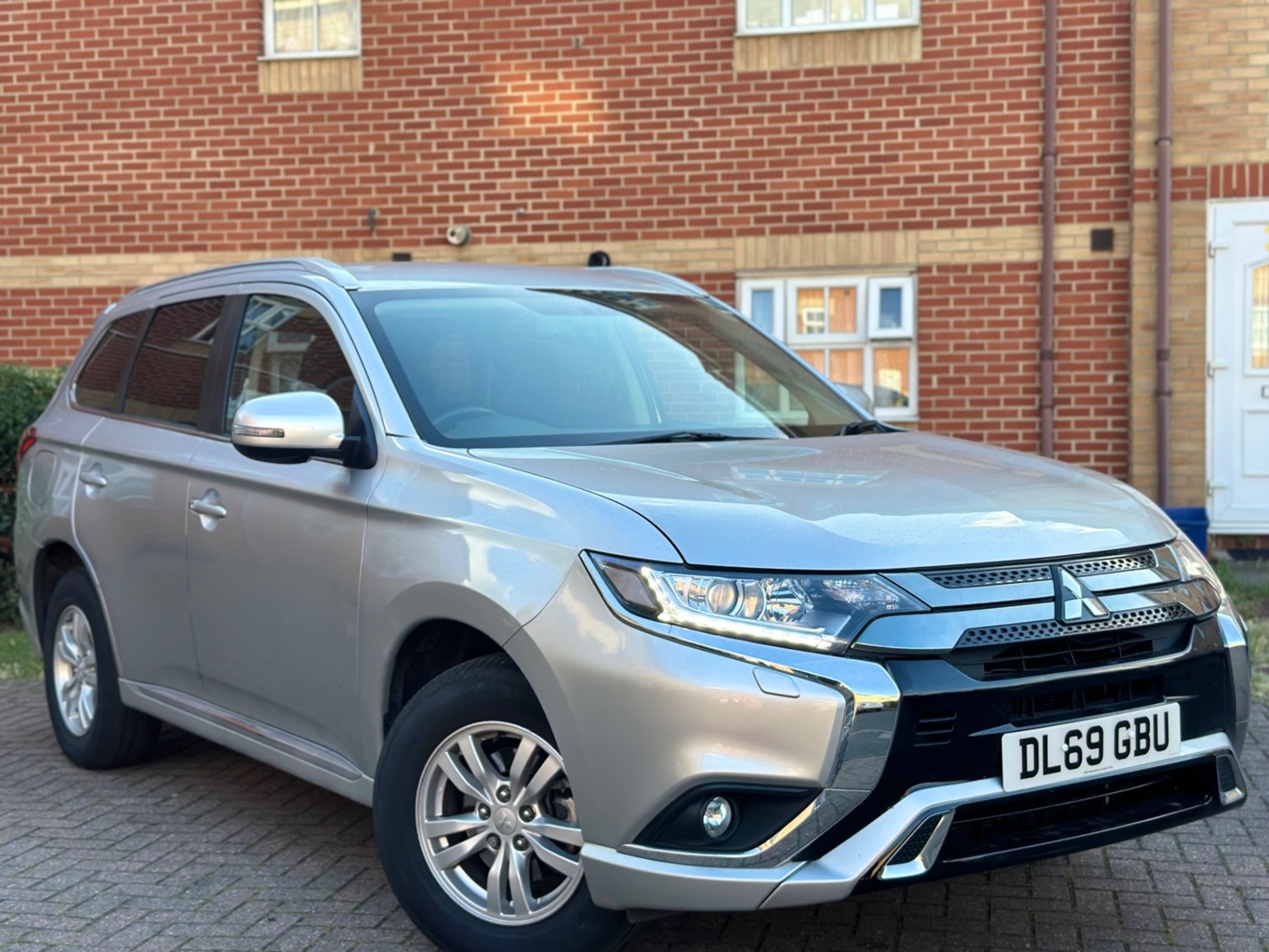 Mitsubishi Outlander Listing Image