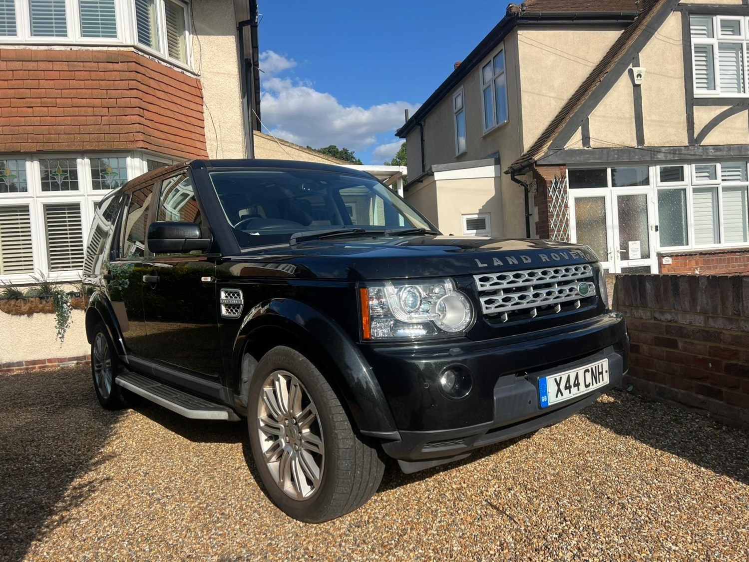 Land Rover Discovery Listing Image