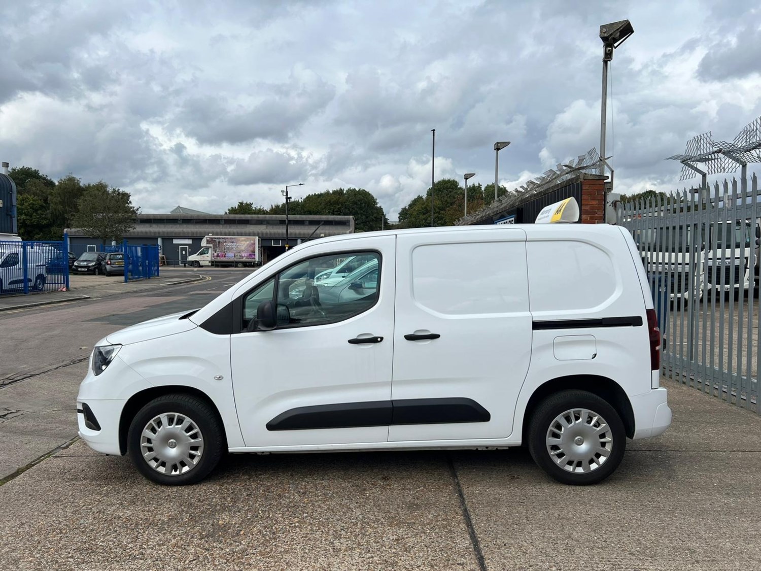 Vauxhall Combo Listing Image