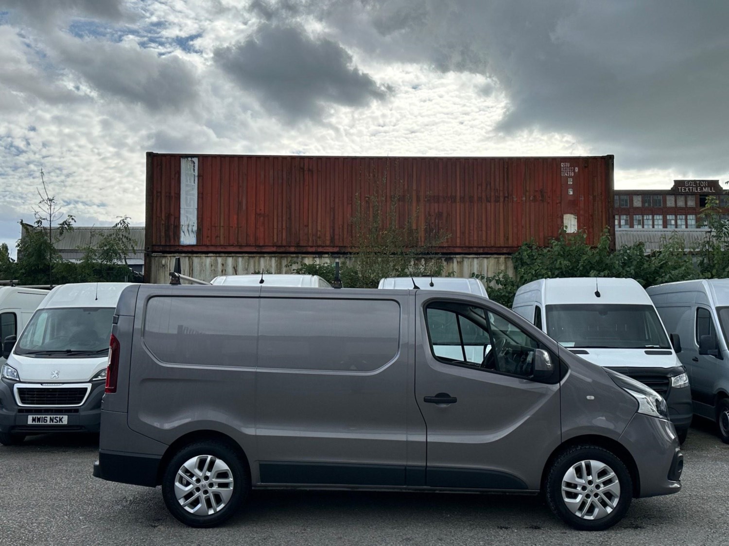 Renault Trafic Listing Image