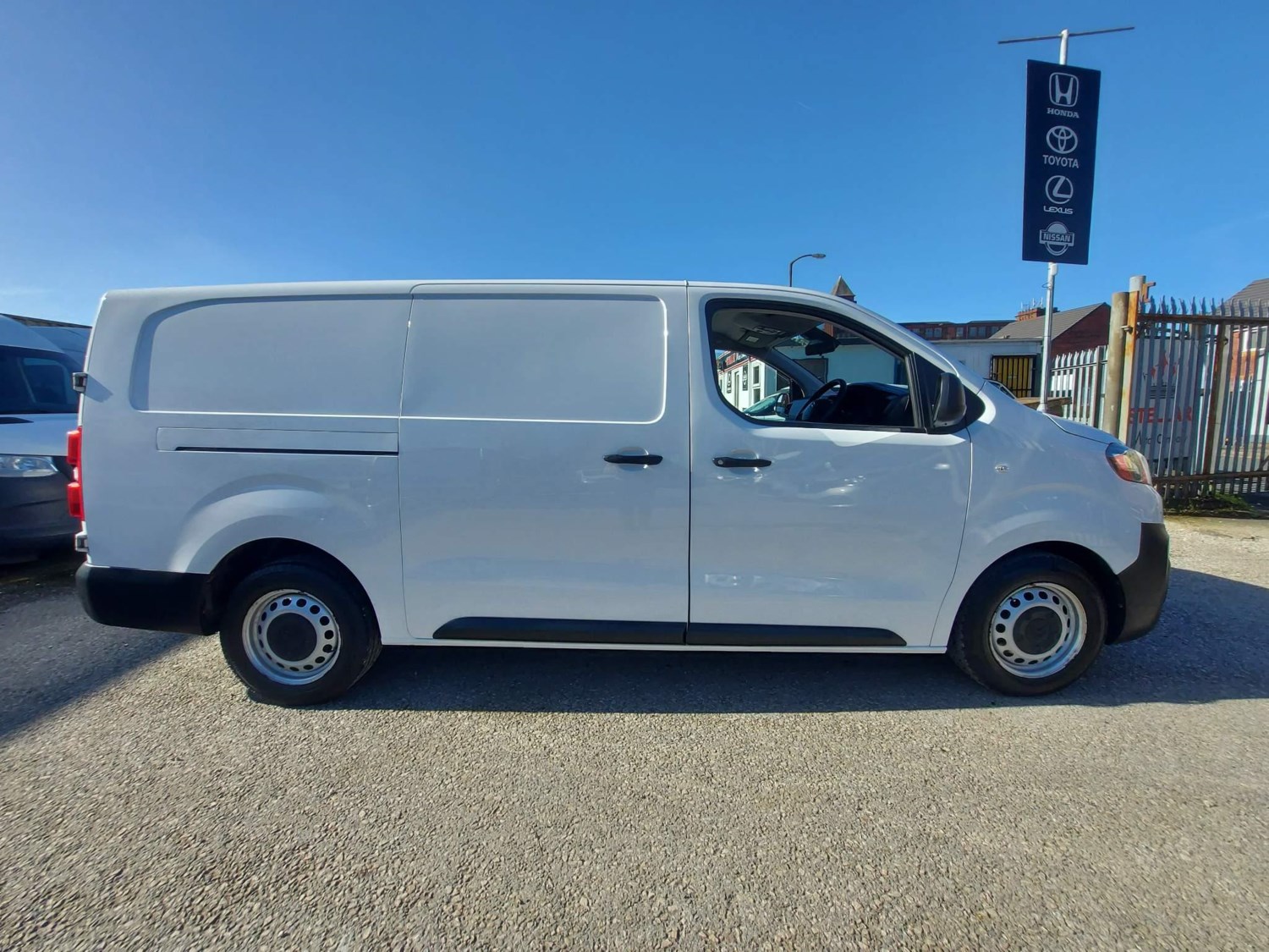 Citroen Dispatch Listing Image