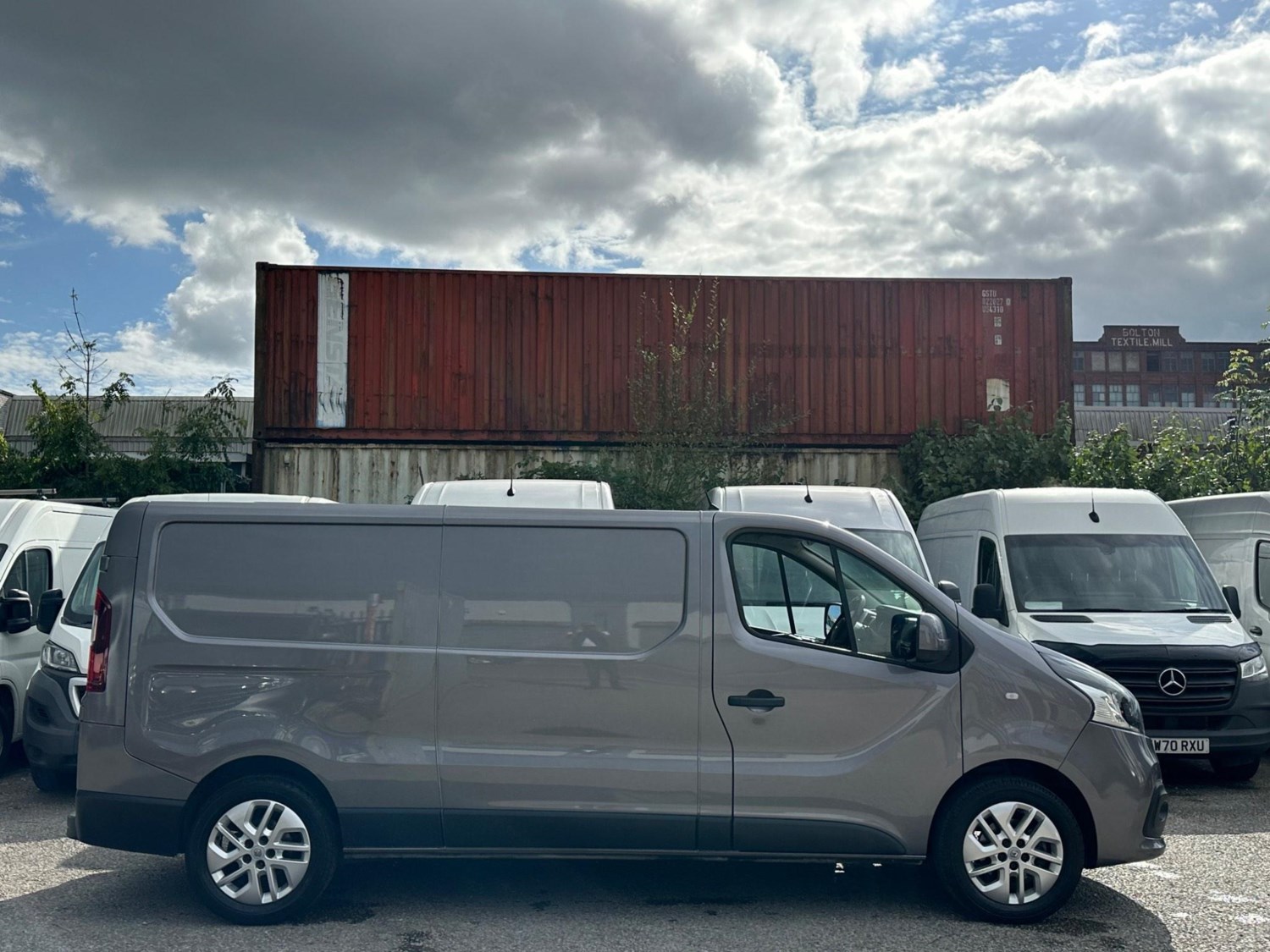 Renault Trafic Listing Image