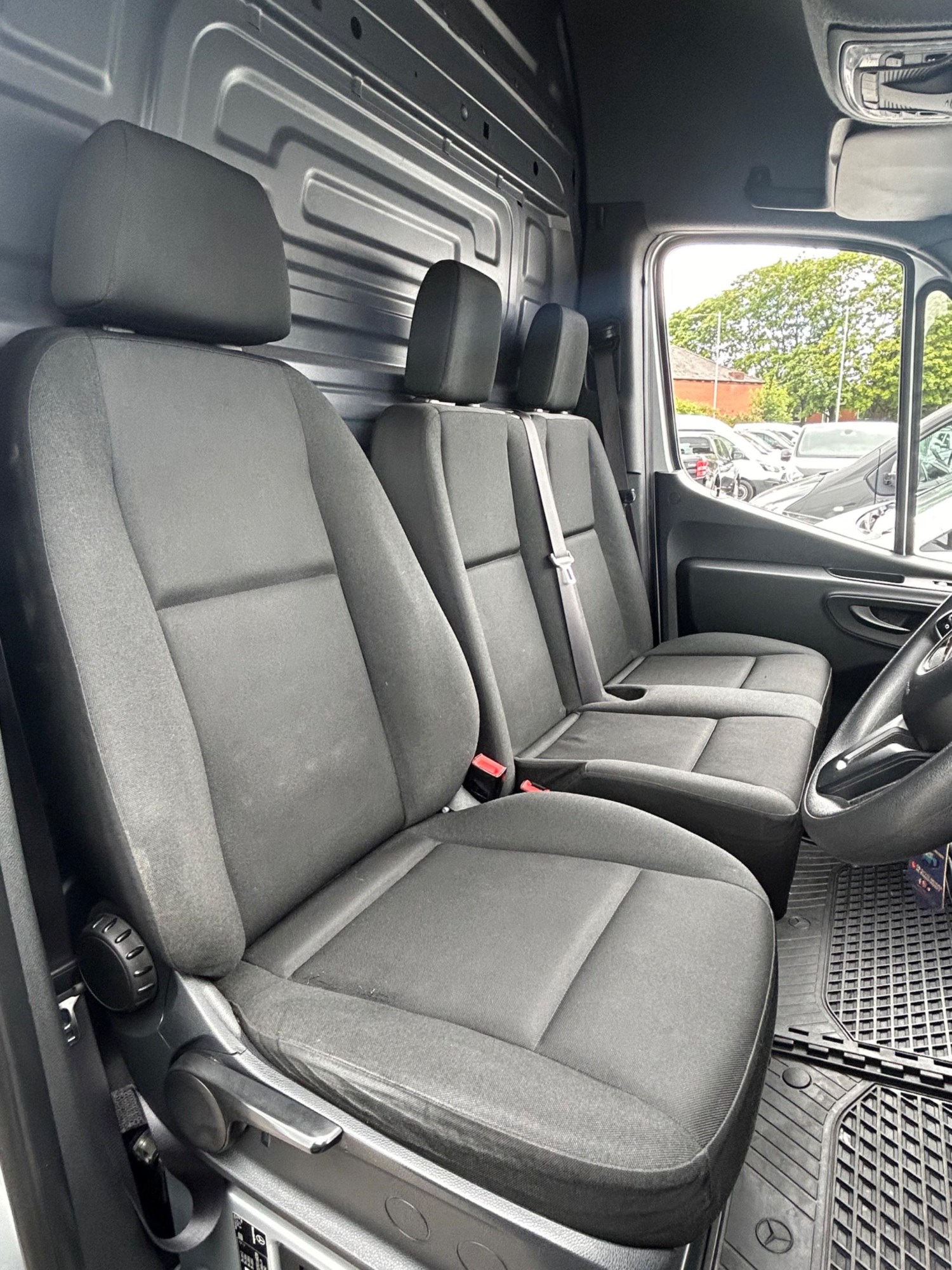 Mercedes-Benz Sprinter Listing Image