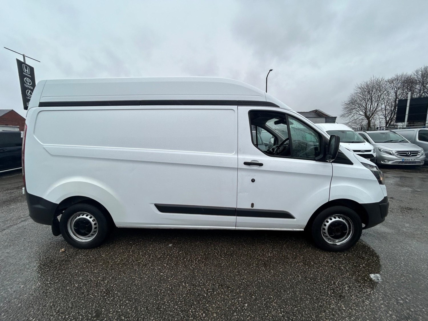 Ford Transit Custom Listing Image