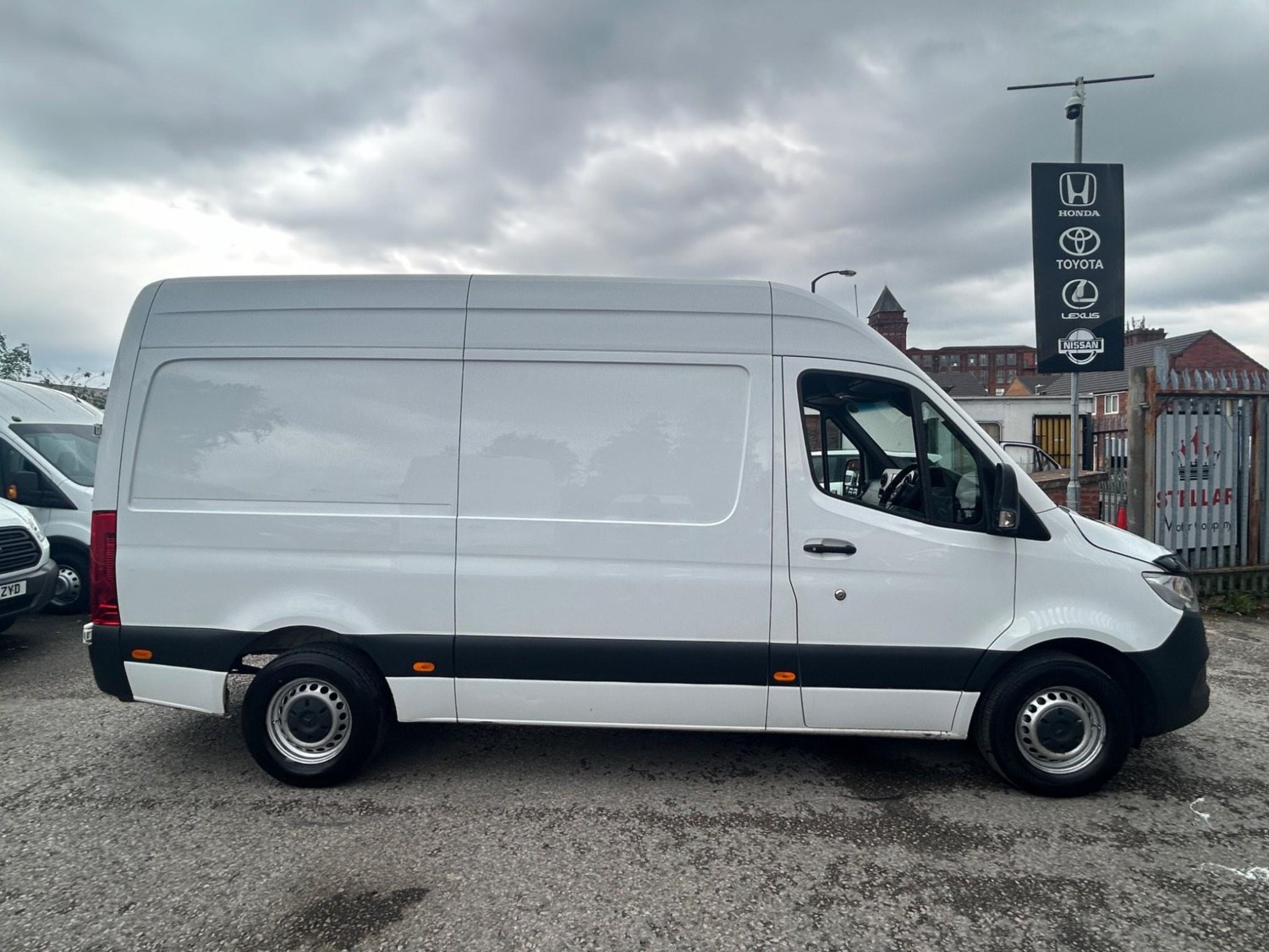 Mercedes-Benz Sprinter Listing Image