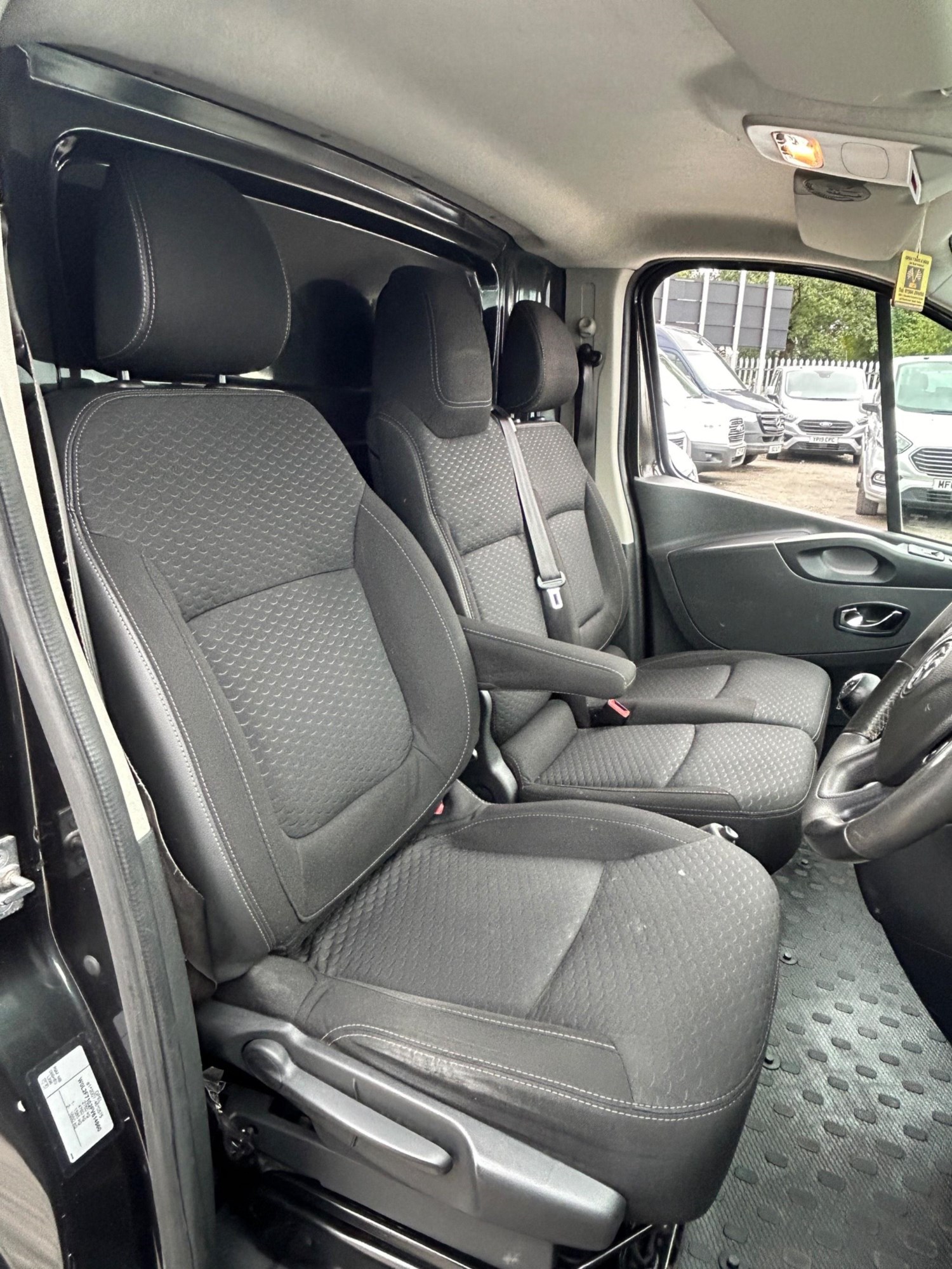 Vauxhall Vivaro Listing Image