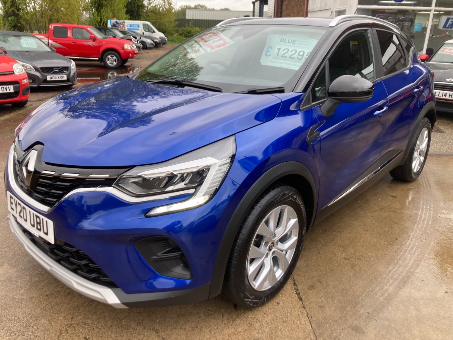 2020 used Renault Captur 1.0 TCE 100 Iconic 5dr LOW MILEAGE