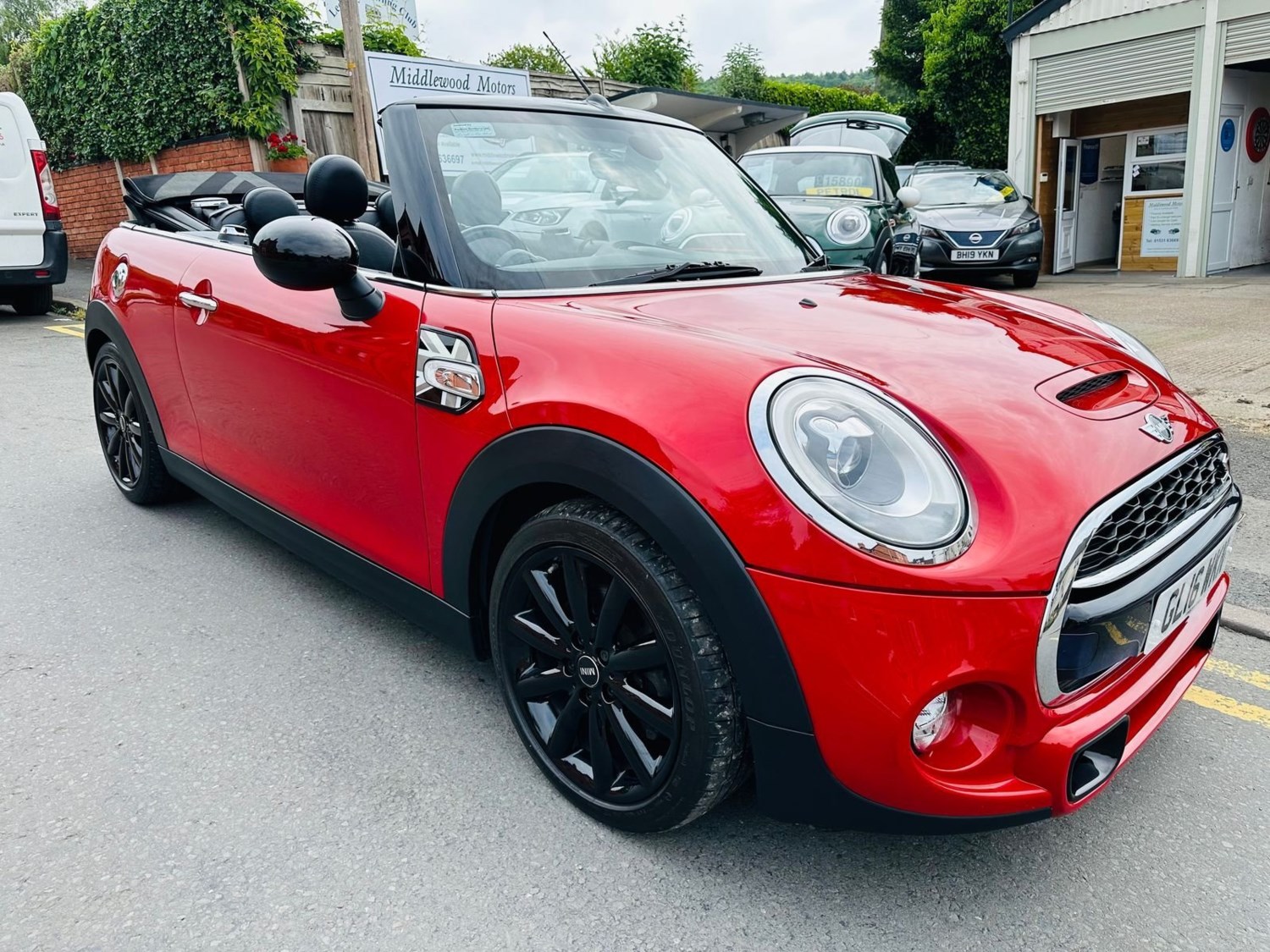 MINI Convertible Listing Image