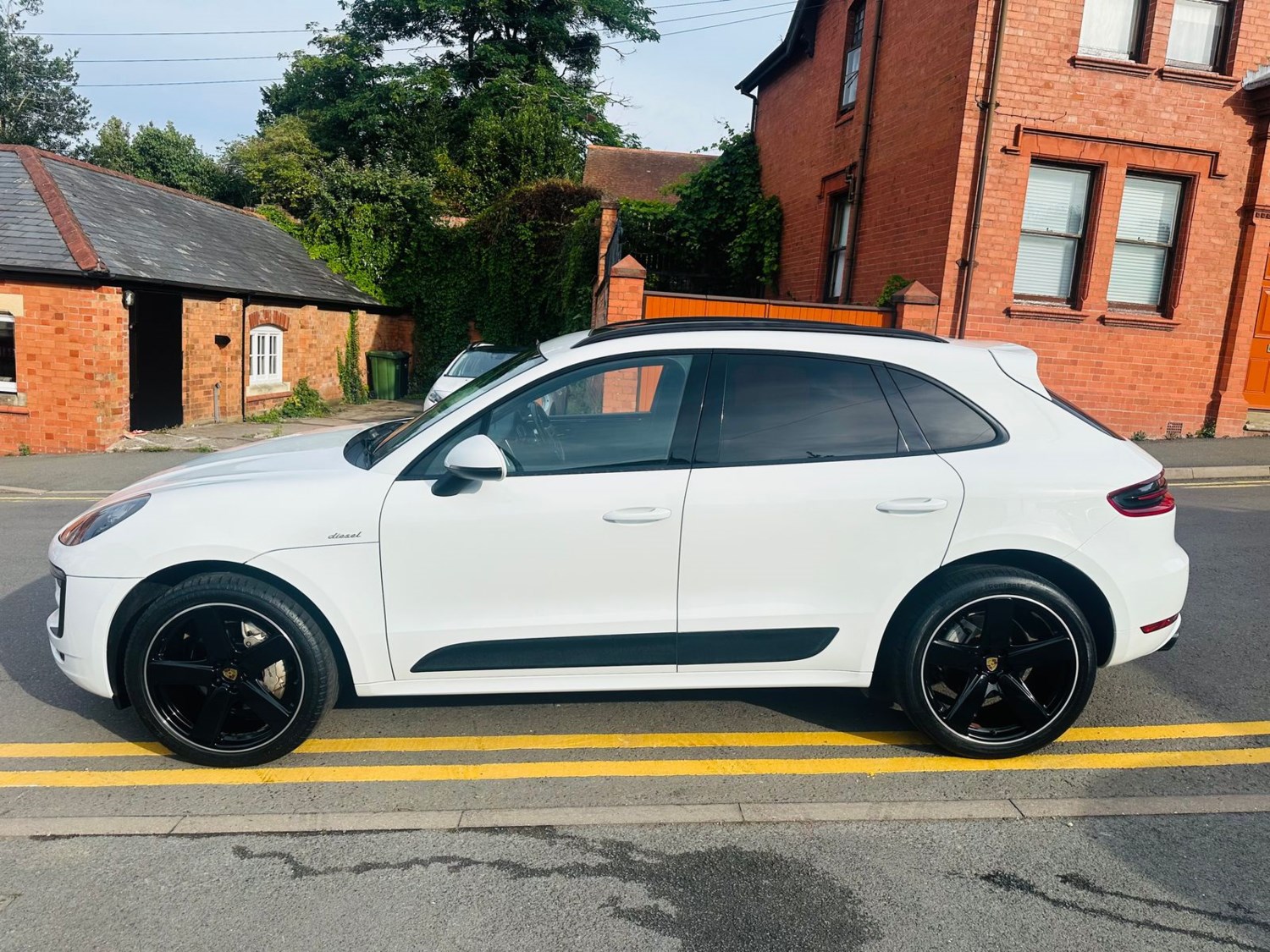 Porsche Macan Listing Image