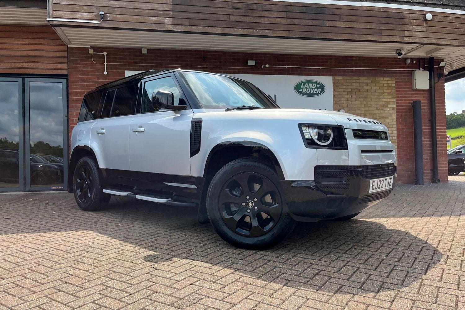 Land Rover Defender 110 Listing Image