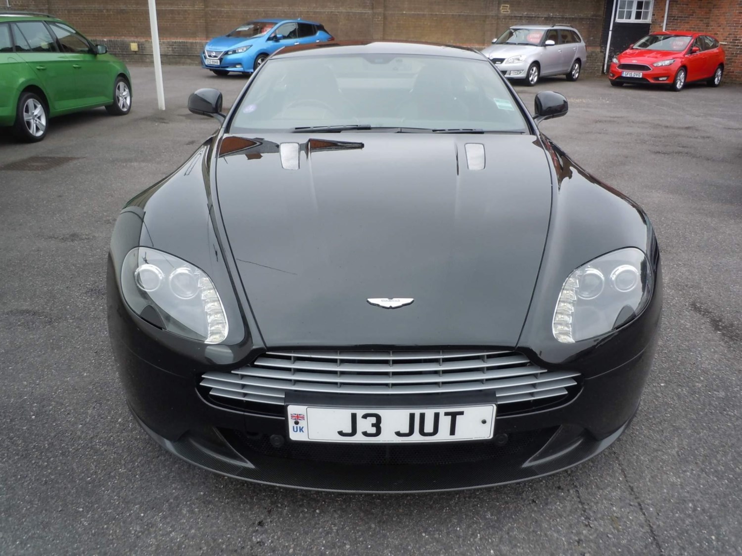 Aston Martin Vantage Listing Image