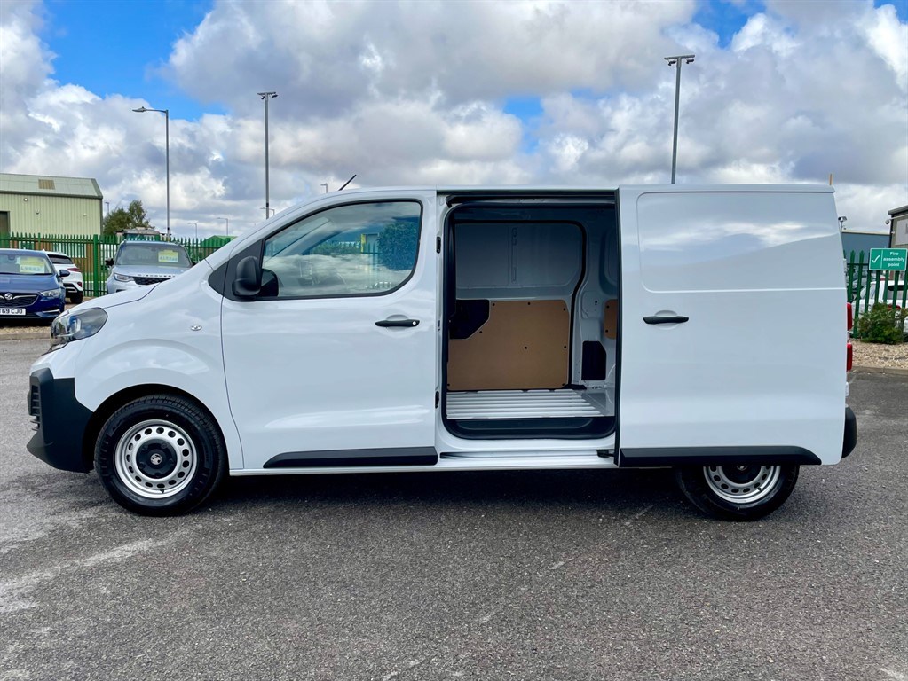 Vauxhall Vivaro Listing Image