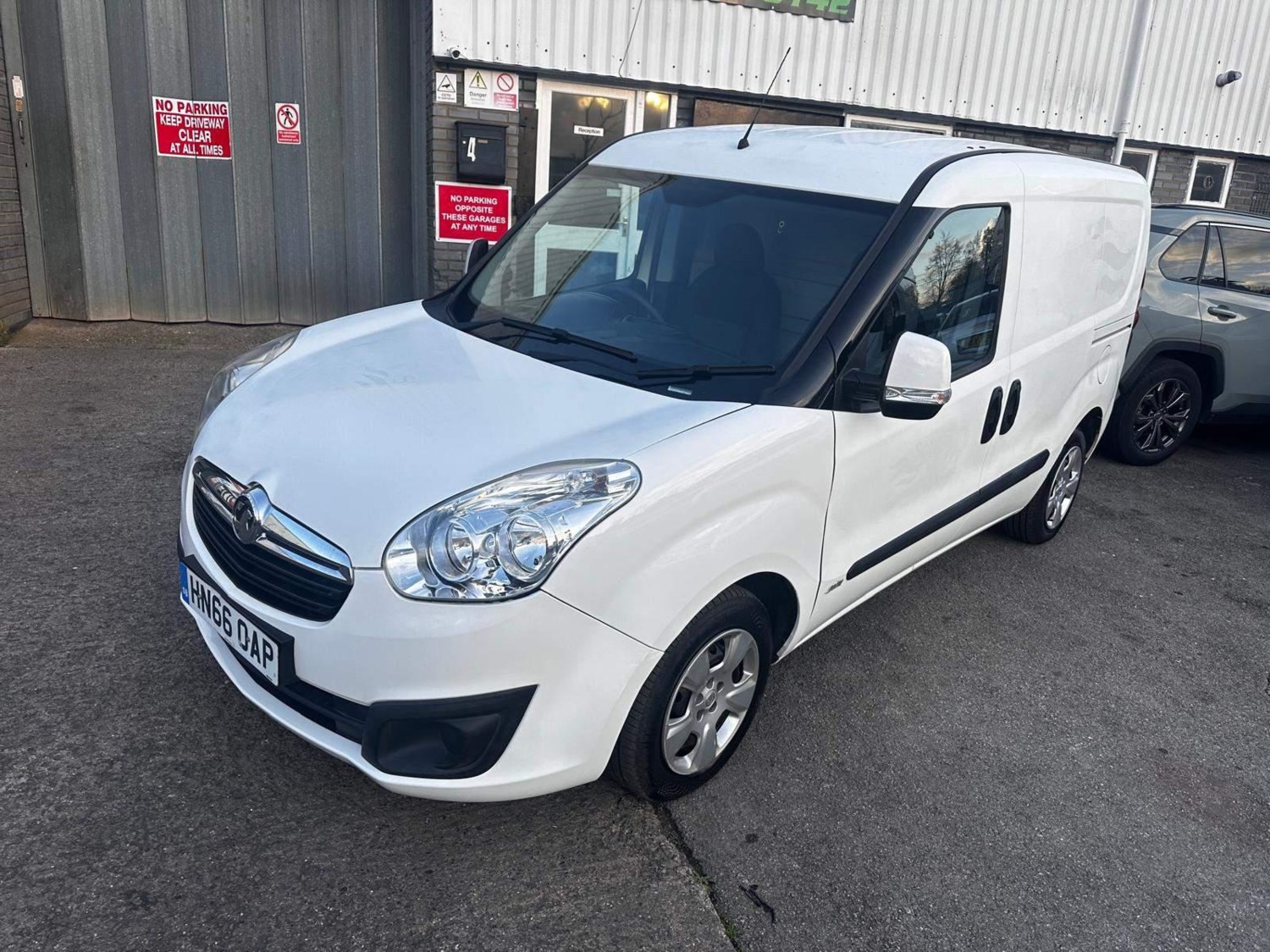 Vauxhall Combo Listing Image