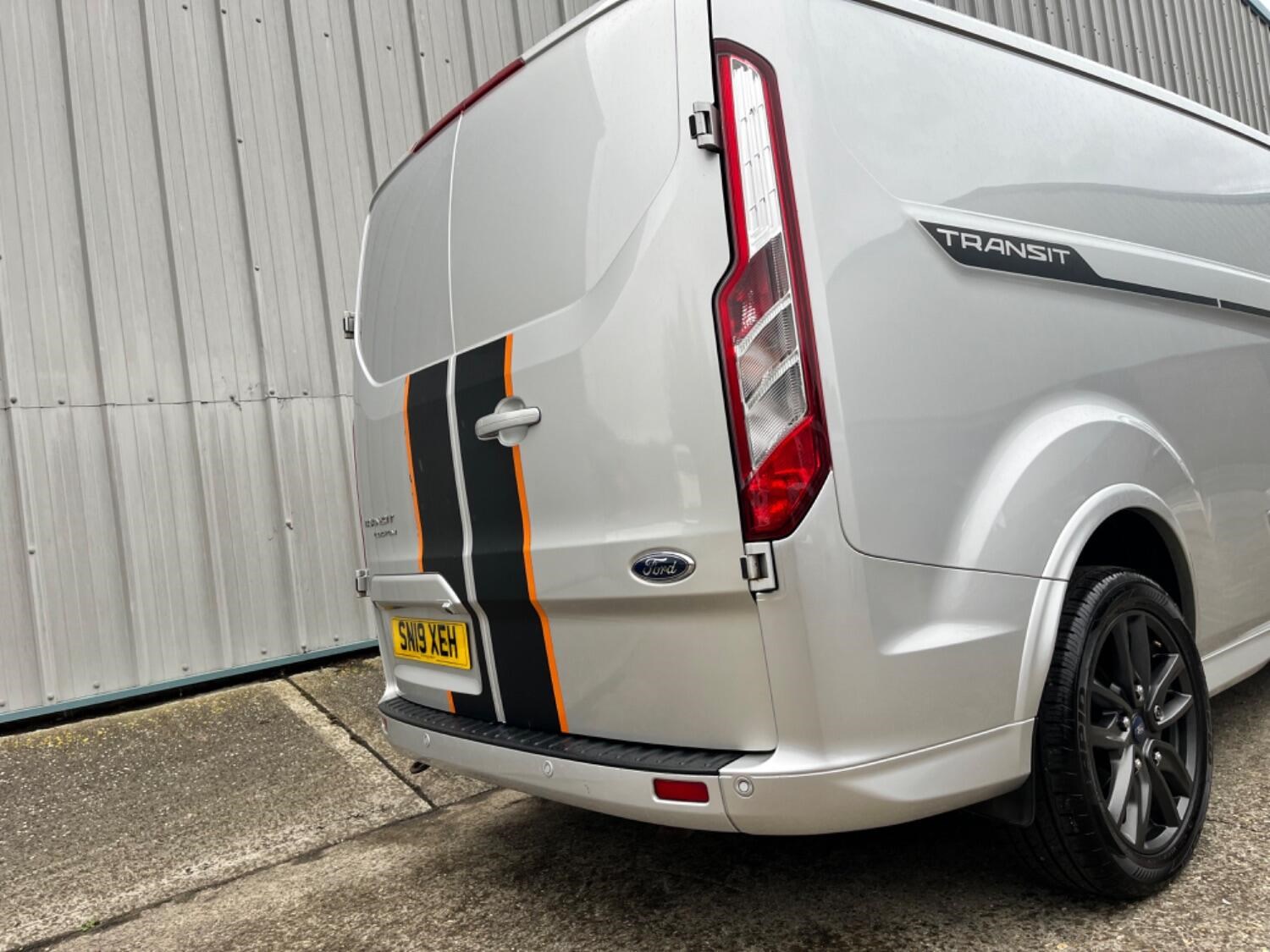 Ford Transit Custom Listing Image