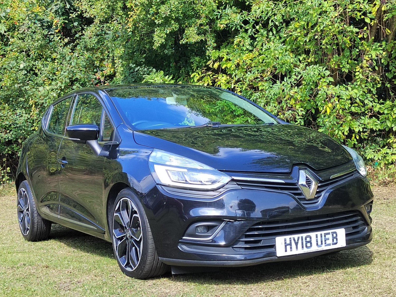 Renault Clio Listing Image