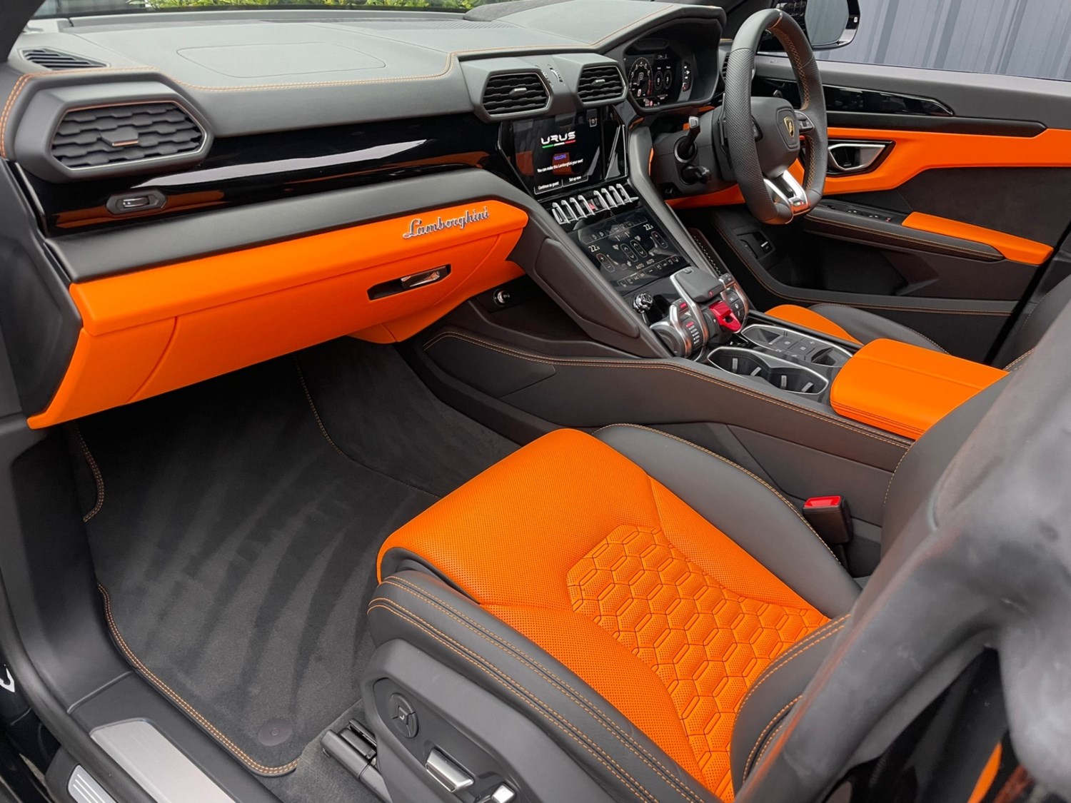 Lamborghini Urus Listing Image