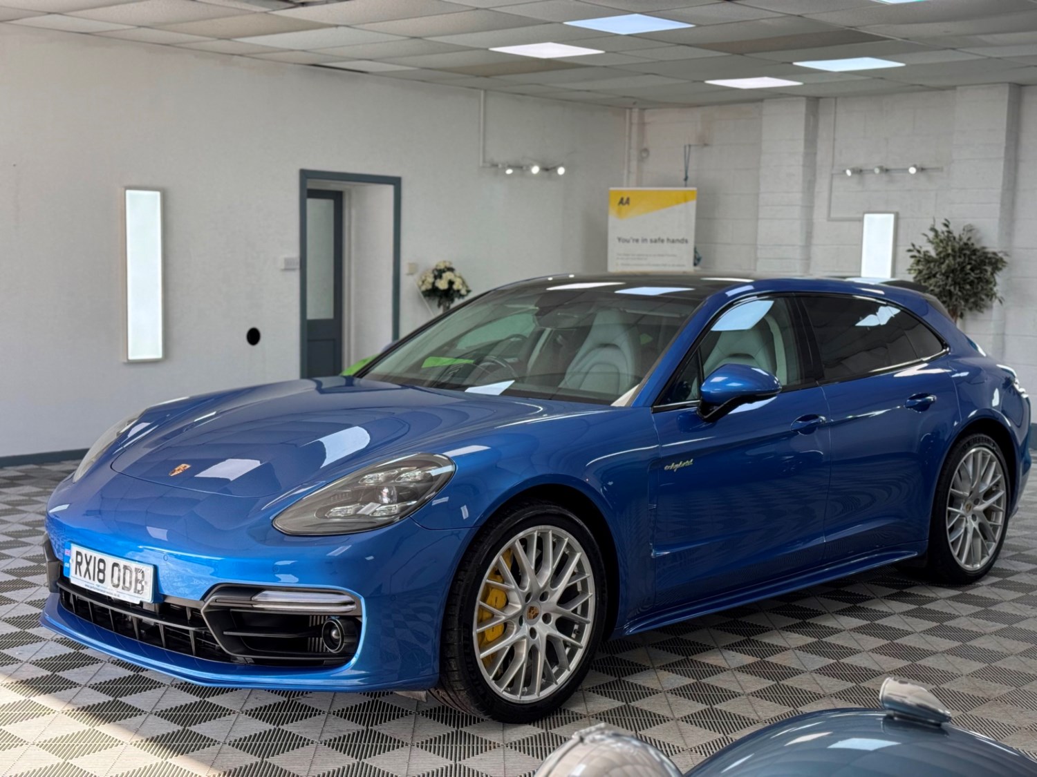 Porsche Panamera Listing Image