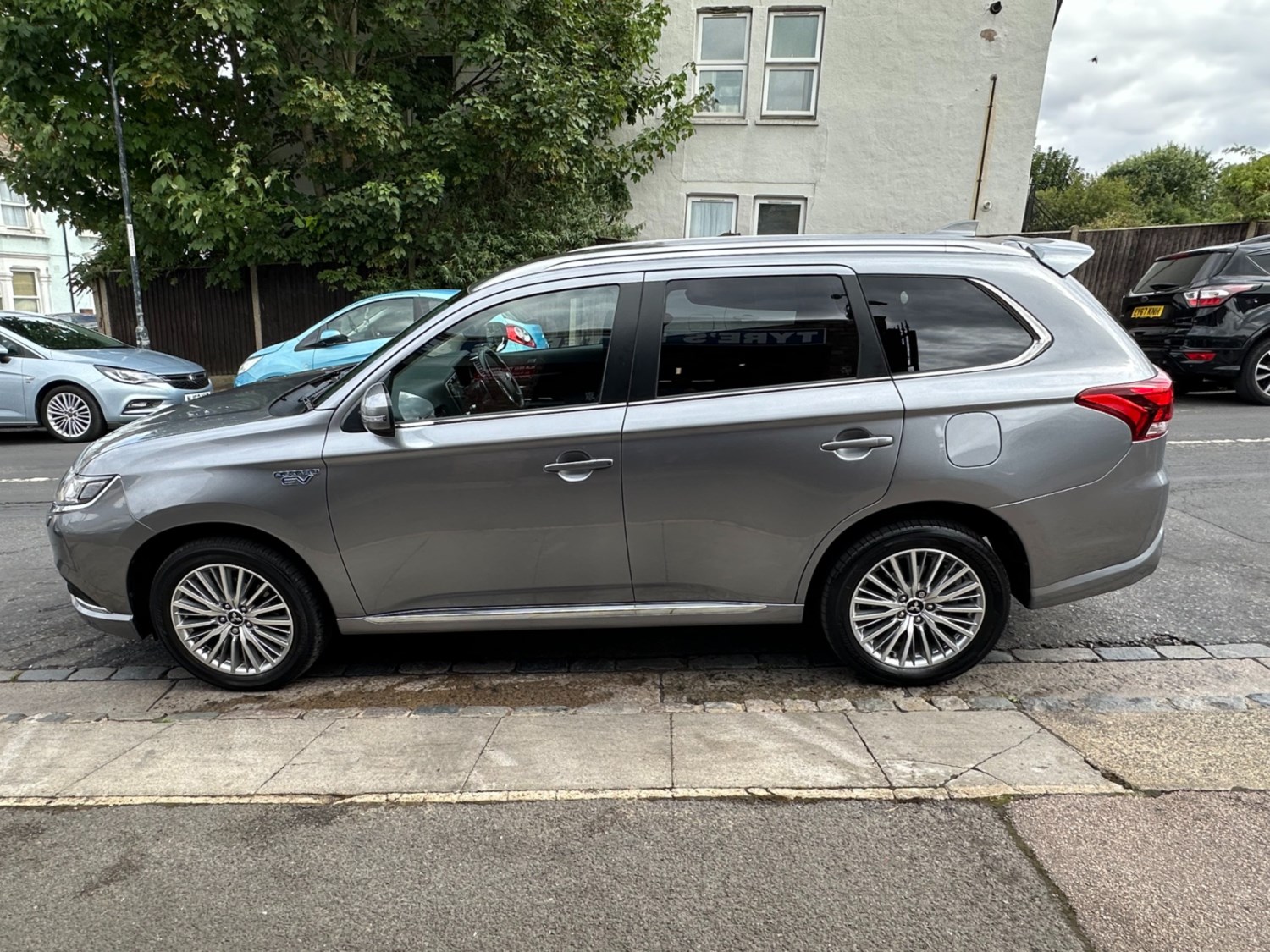 Mitsubishi Outlander Listing Image