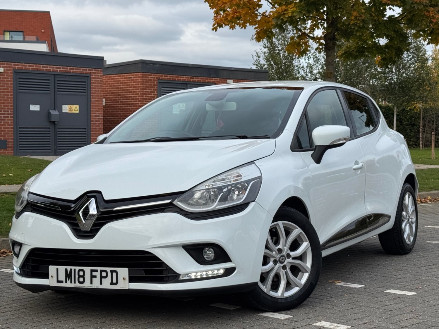 Renault Clio Listing Image