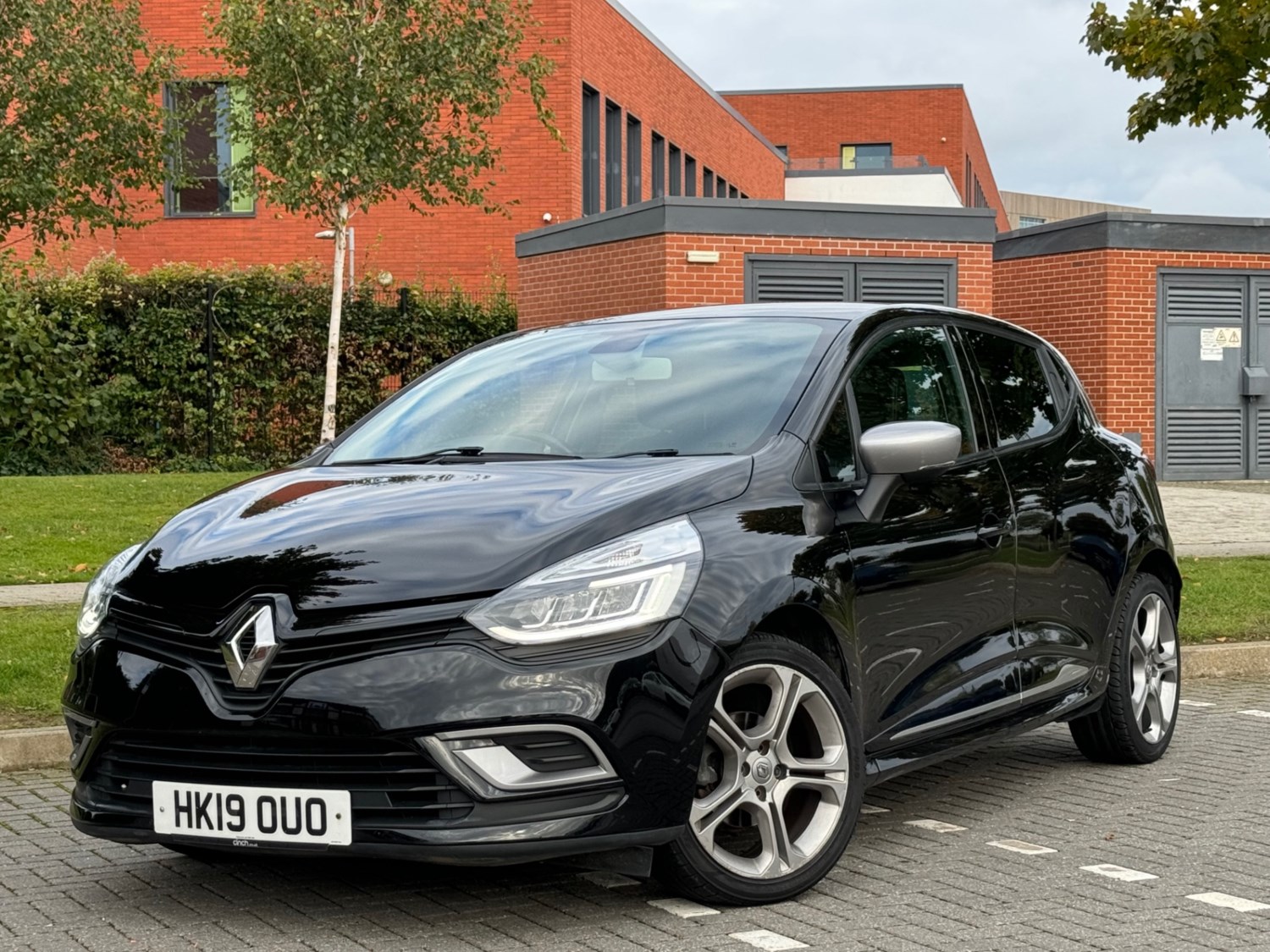 Renault Clio Listing Image