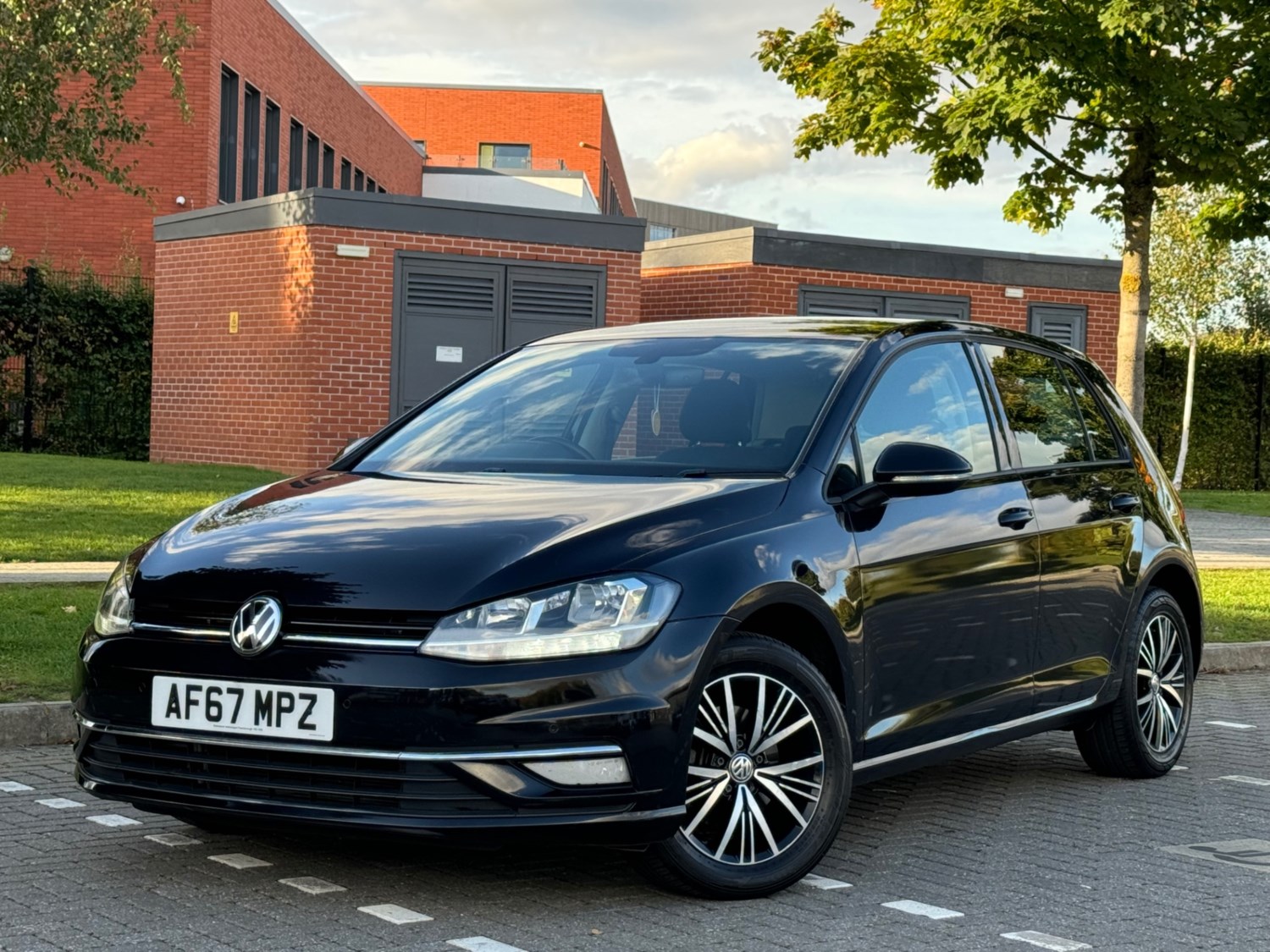 Volkswagen Golf Listing Image