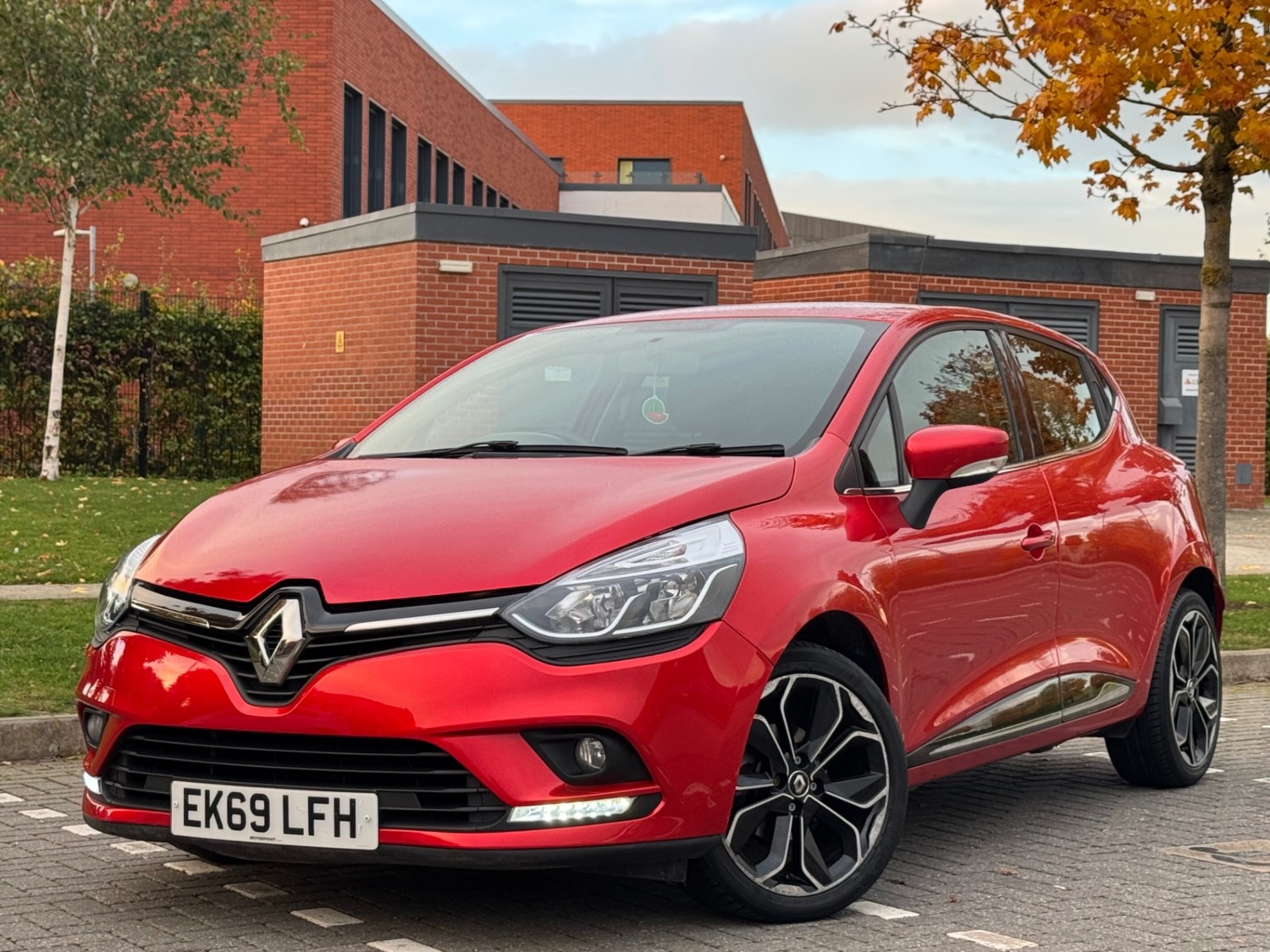 Renault Clio Listing Image