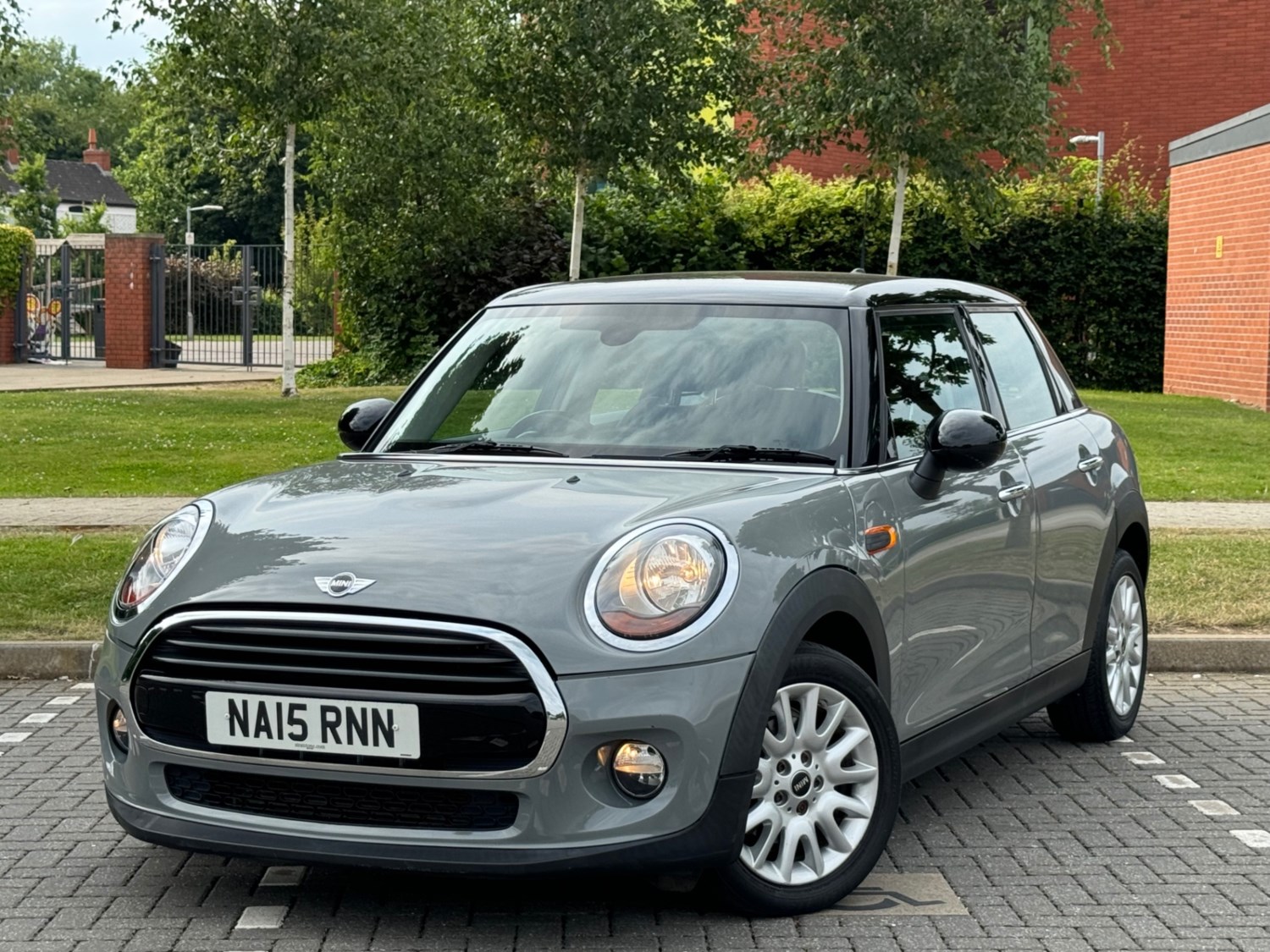 MINI Hatch Listing Image