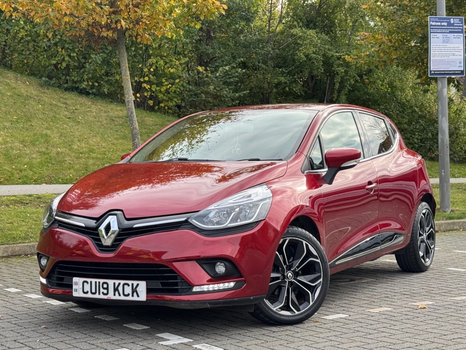 Renault Clio Listing Image