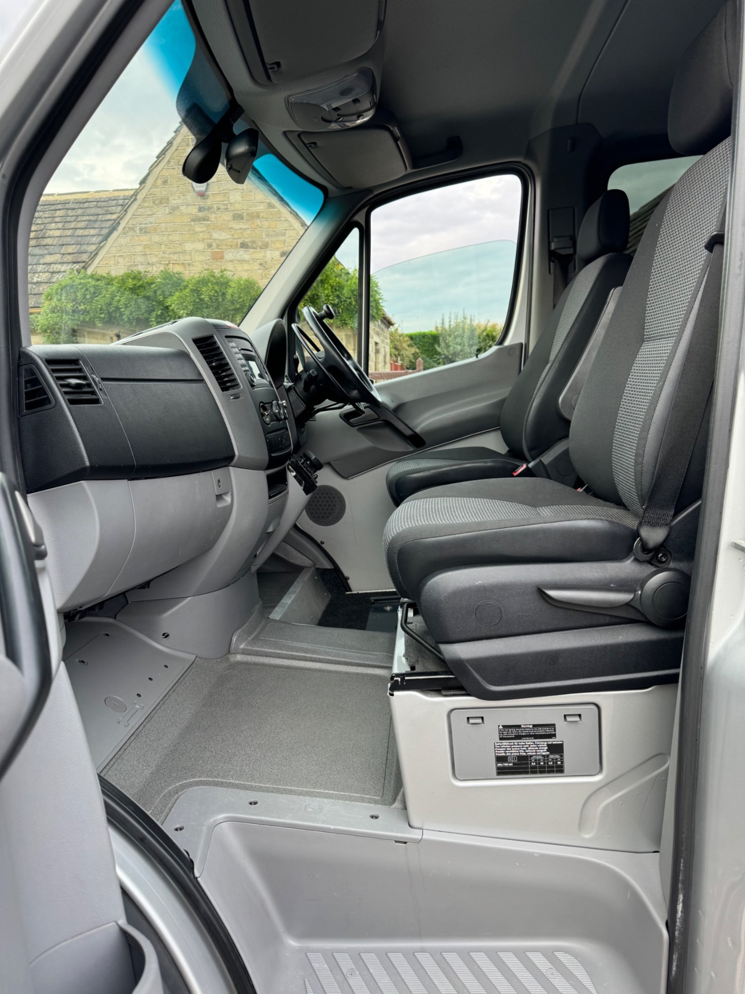 Mercedes-Benz Sprinter Listing Image