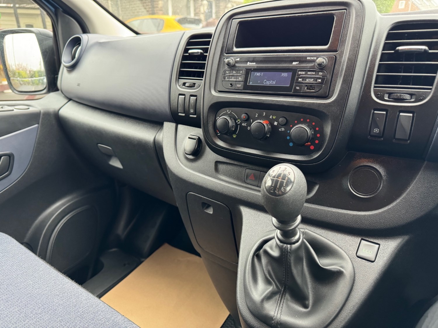 Vauxhall Vivaro Listing Image