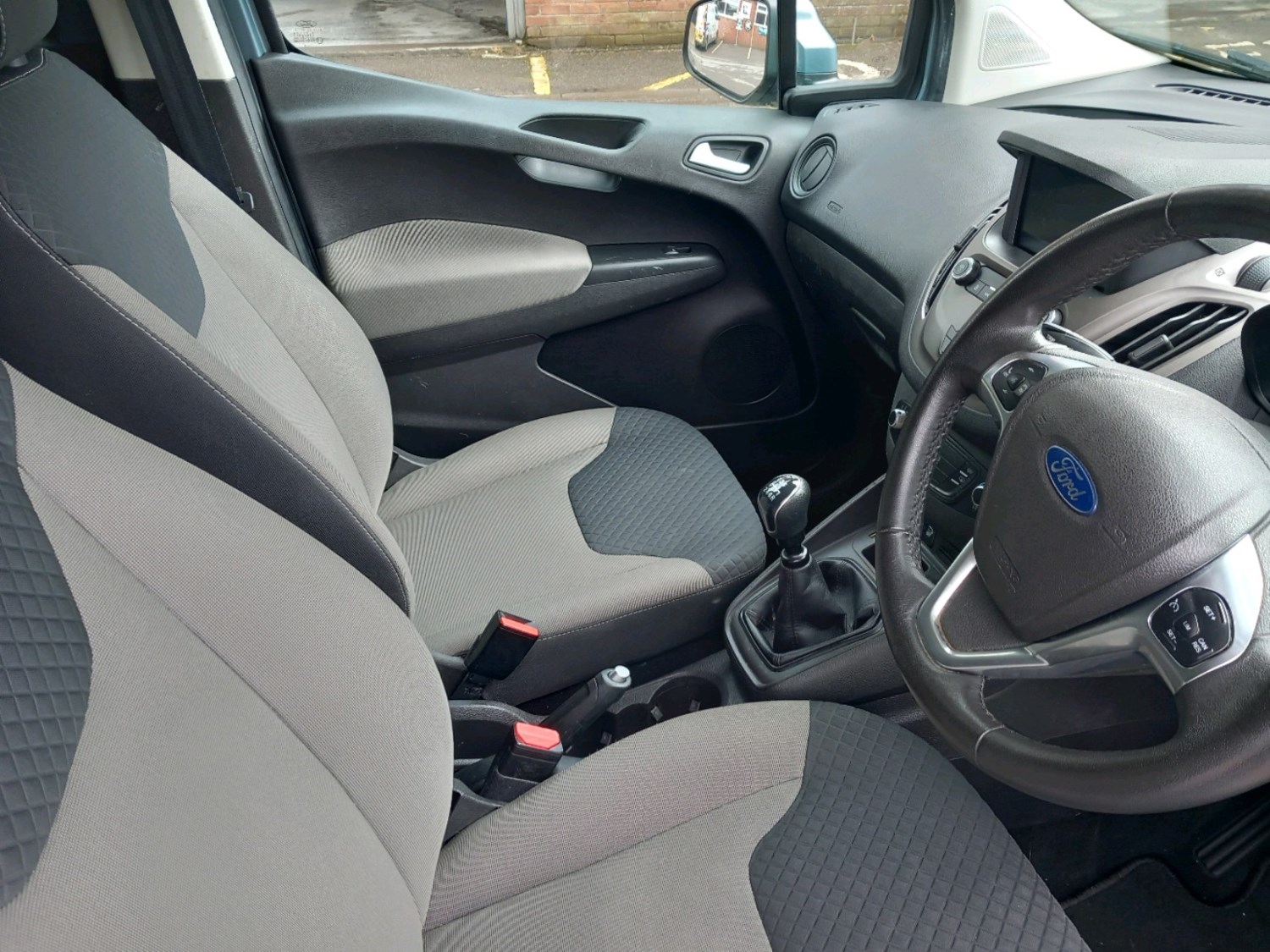 Ford Tourneo Courier Listing Image