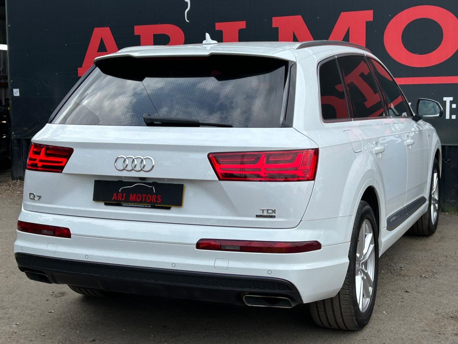 Audi Q7 Listing Image