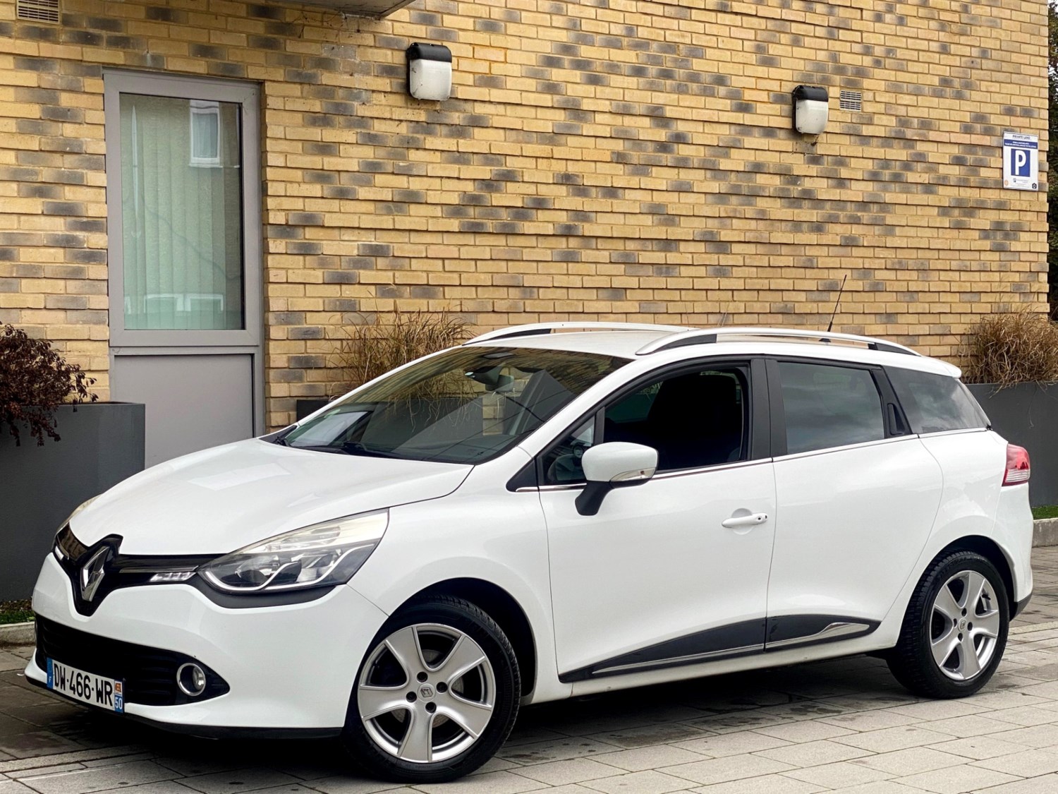 Renault Clio Listing Image