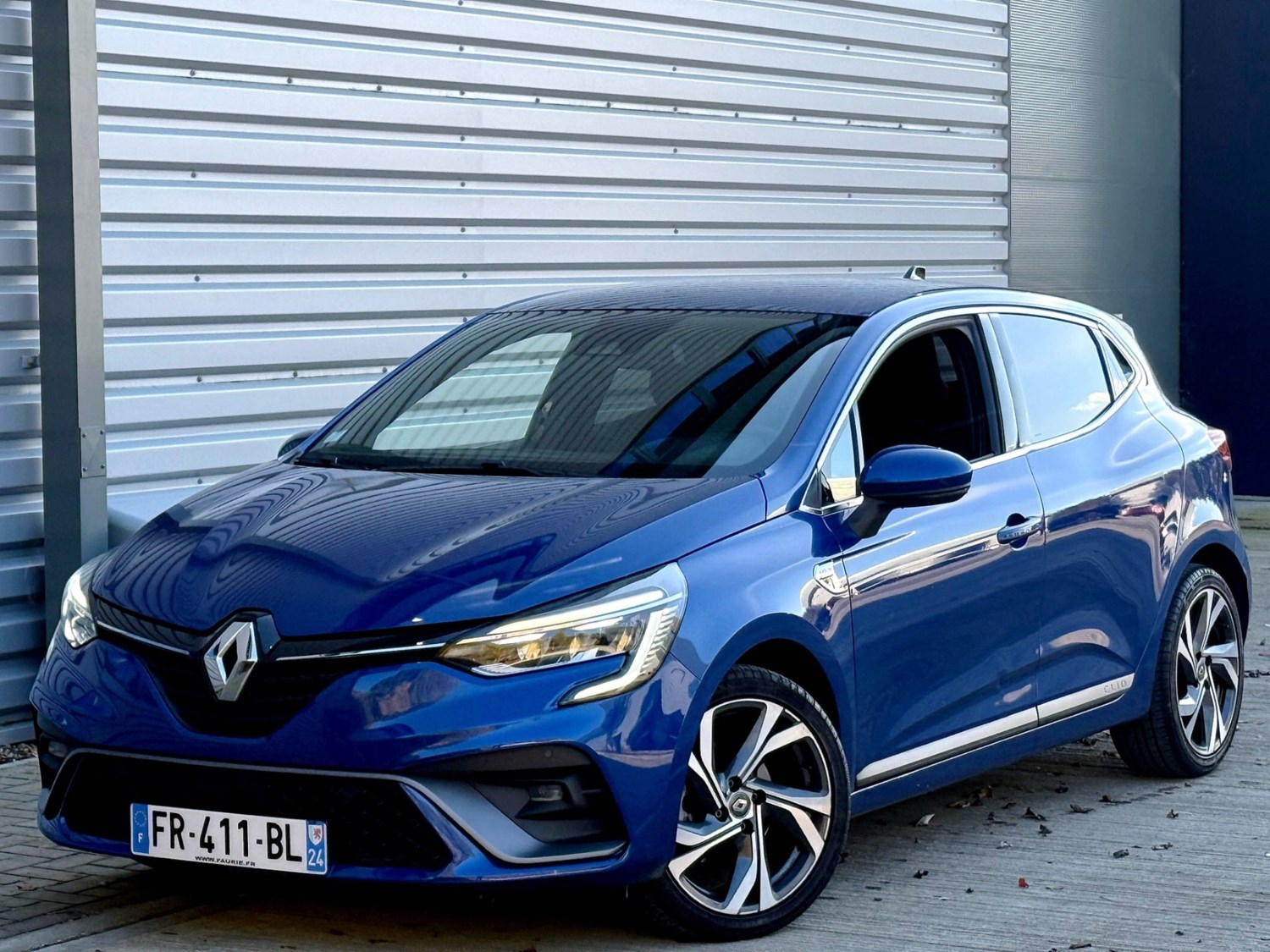 Renault Clio Listing Image