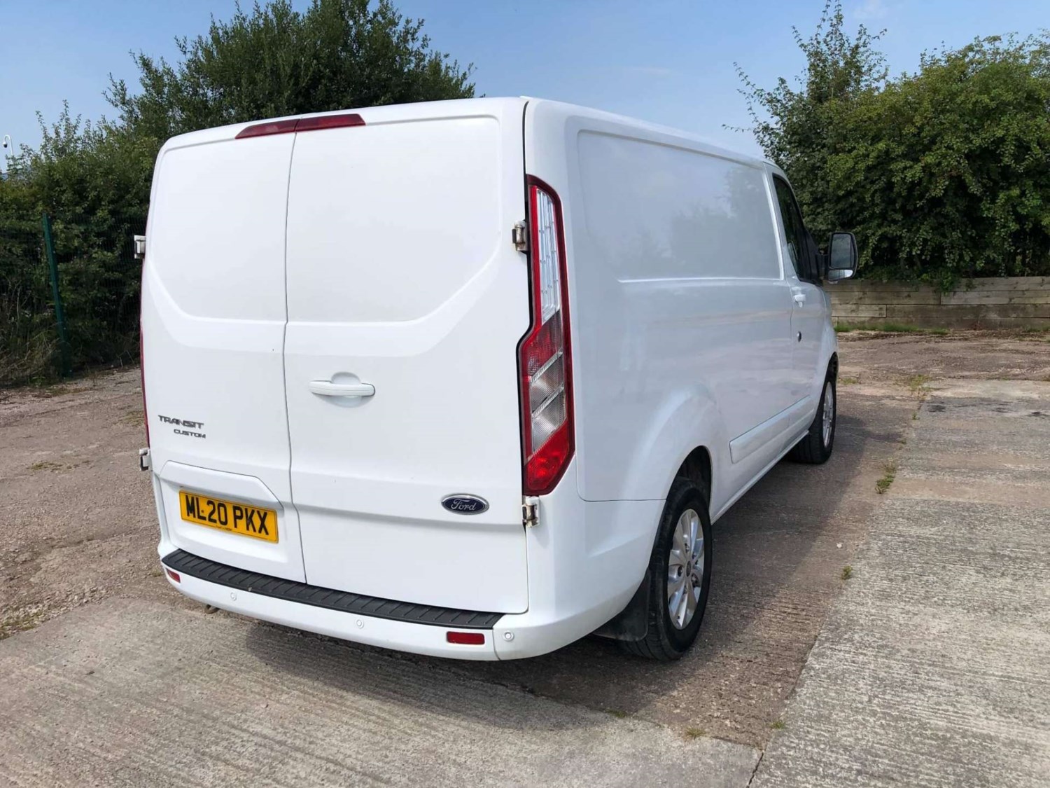 Ford Transit Custom Listing Image