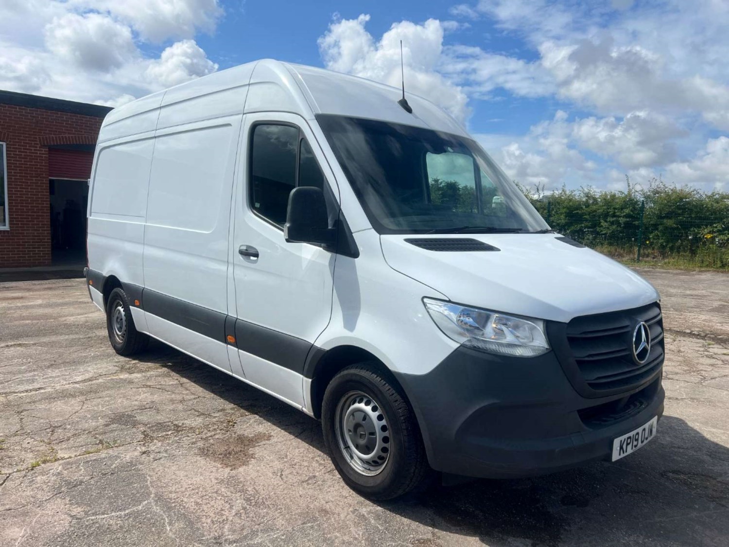 Mercedes-Benz Sprinter Listing Image