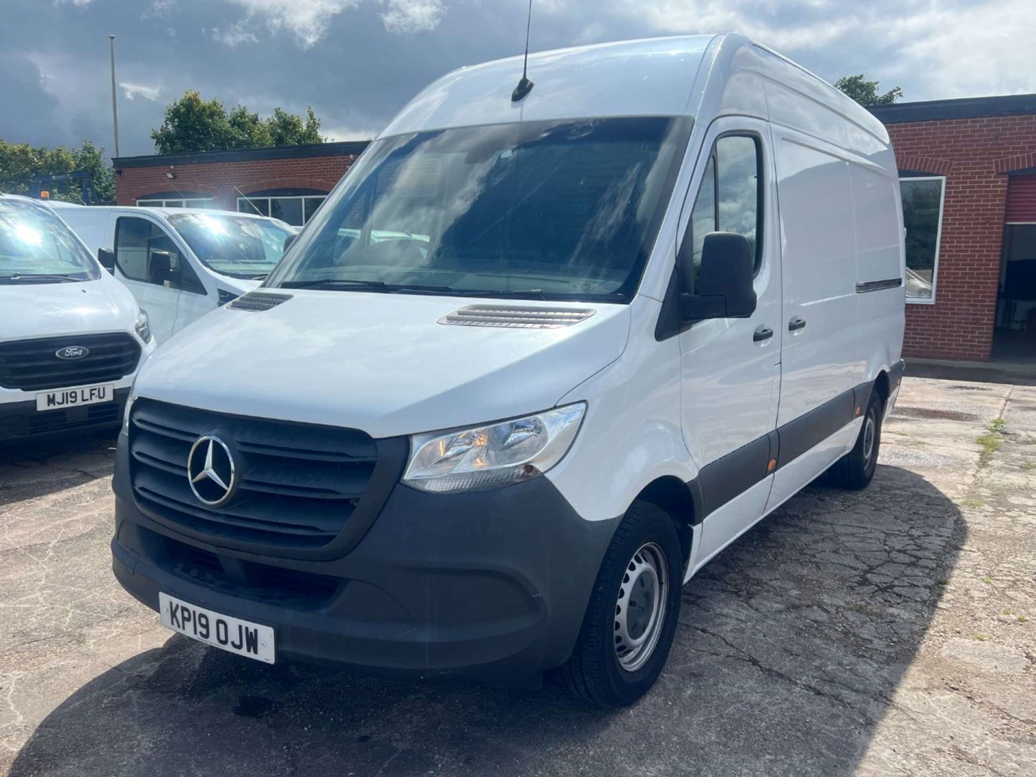 Mercedes-Benz Sprinter Listing Image