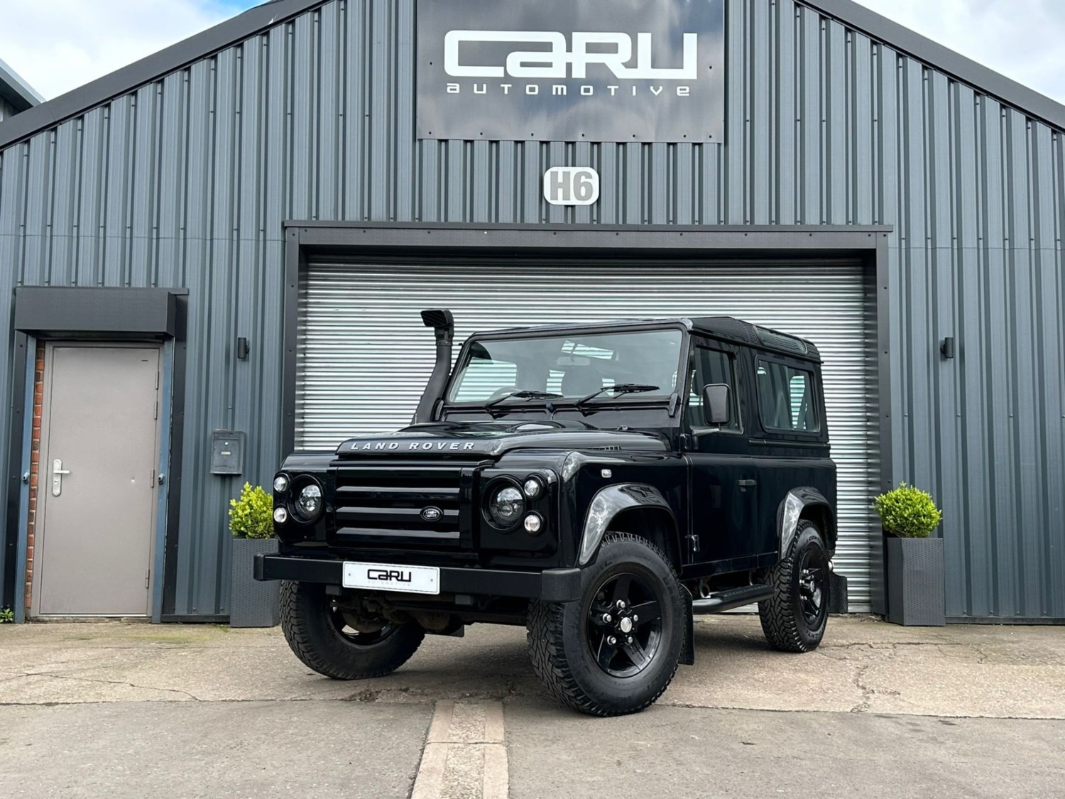 Land Rover Defender Listing Image